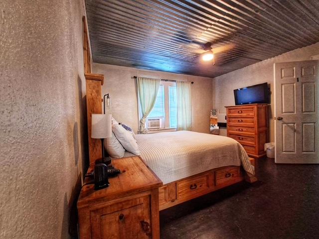 500 N Hinckley Street Holdenville OK 74848