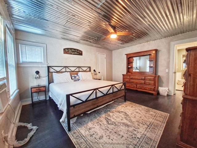 500 N Hinckley Street Holdenville OK 74848