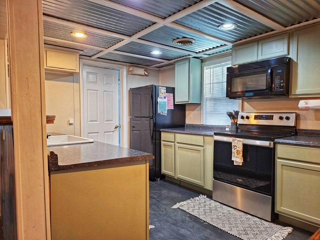 500 N Hinckley Street Holdenville OK 74848