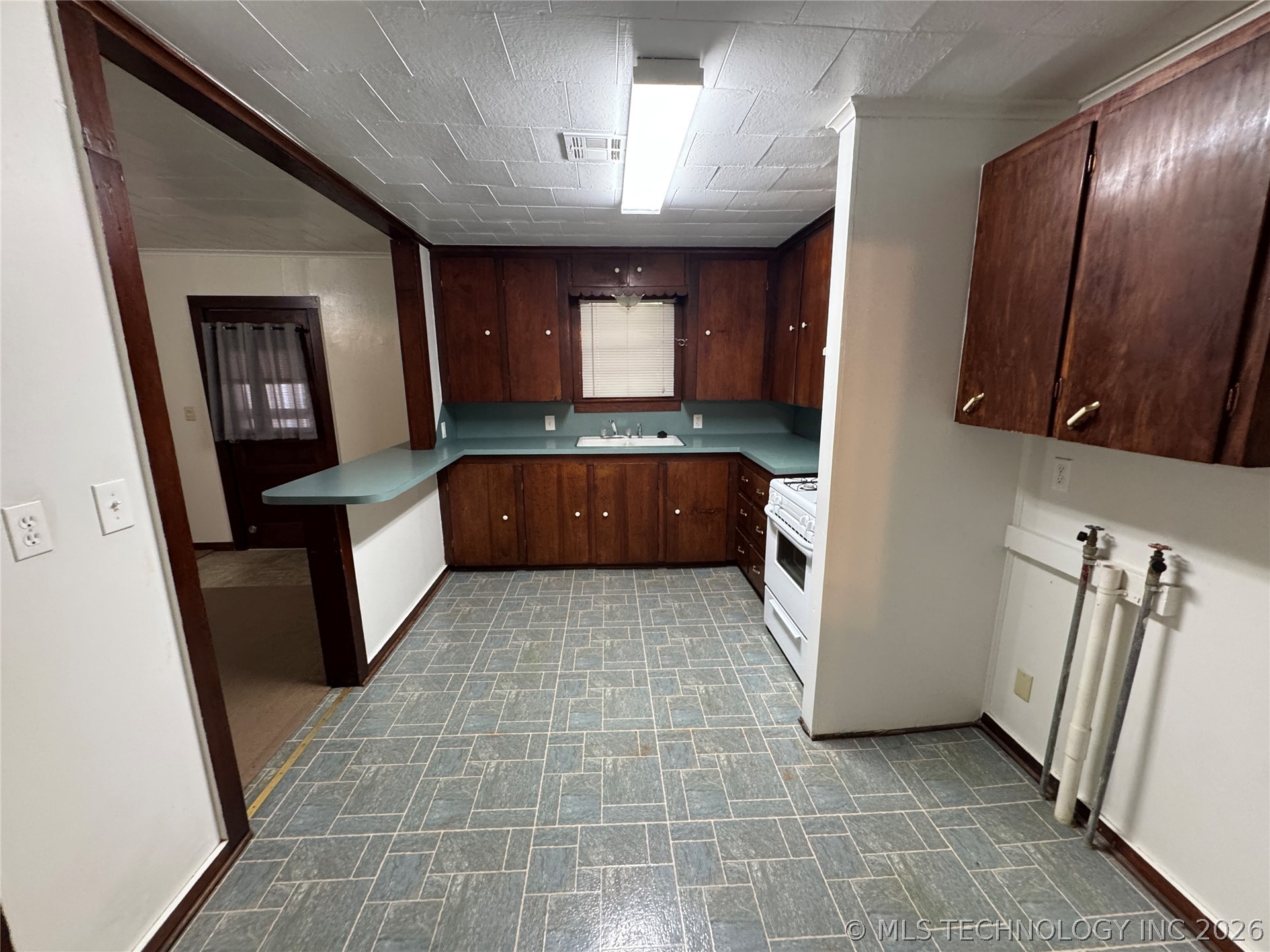 404 N Vine Avenue Cleveland OK 74020
