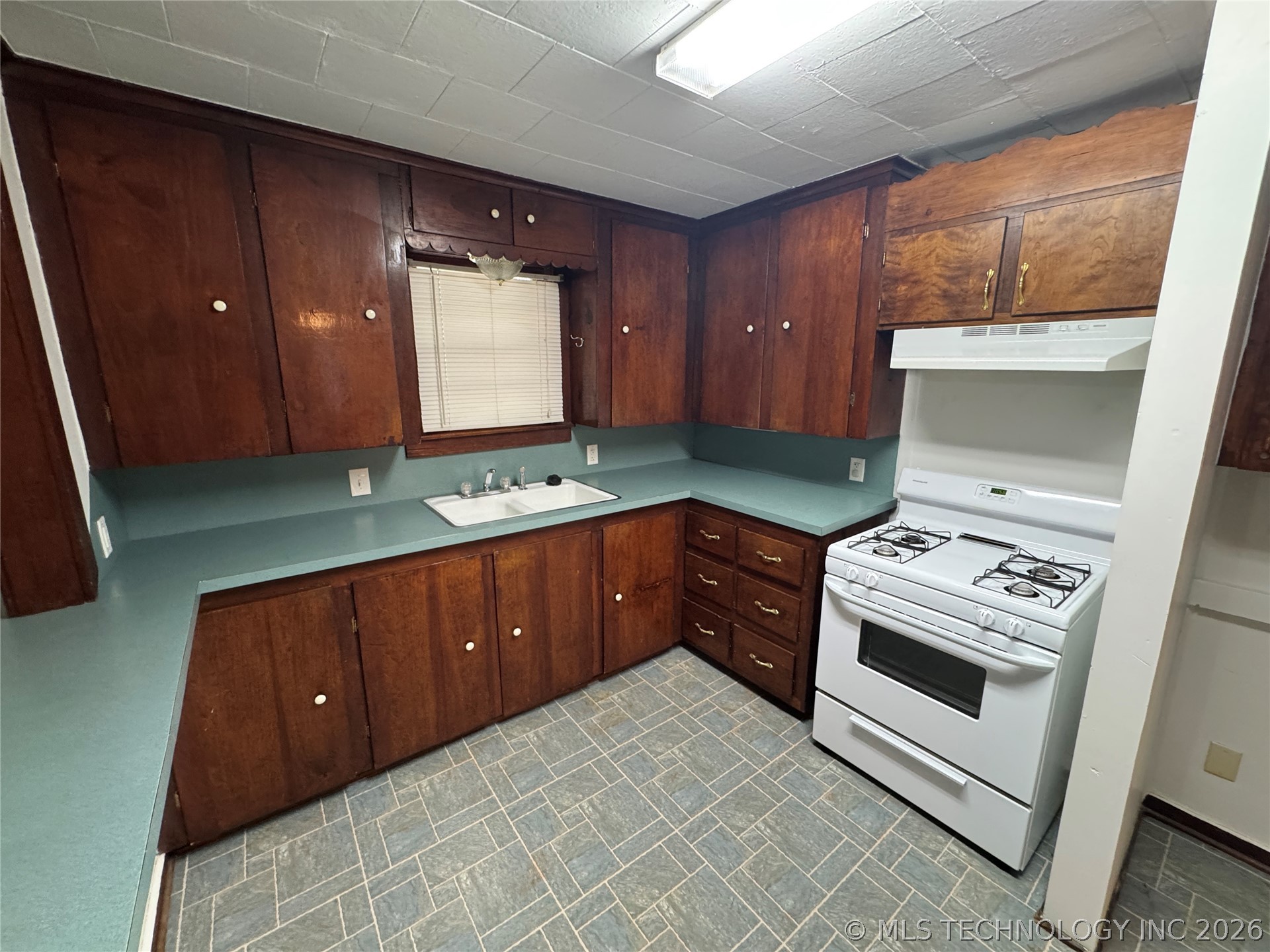 404 N Vine Avenue Cleveland OK 74020
