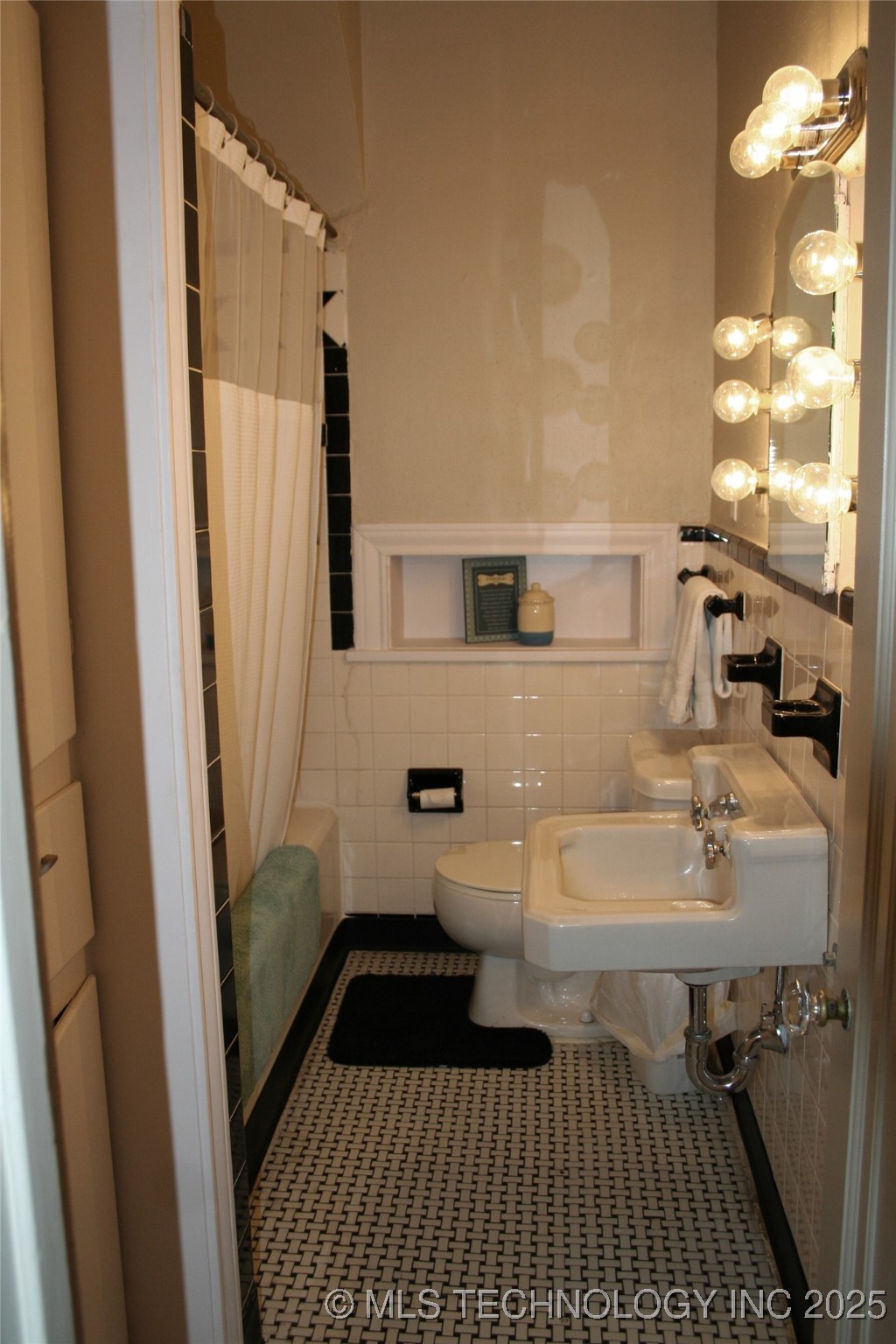 1804 Stanley SW Ardmore OK 73401