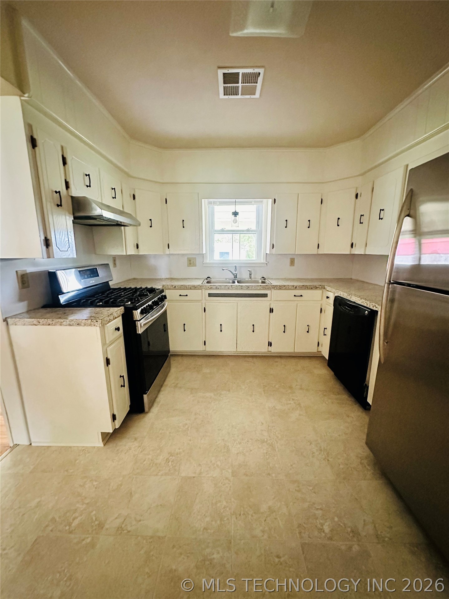 1001 Summit Street Henryetta OK 74437