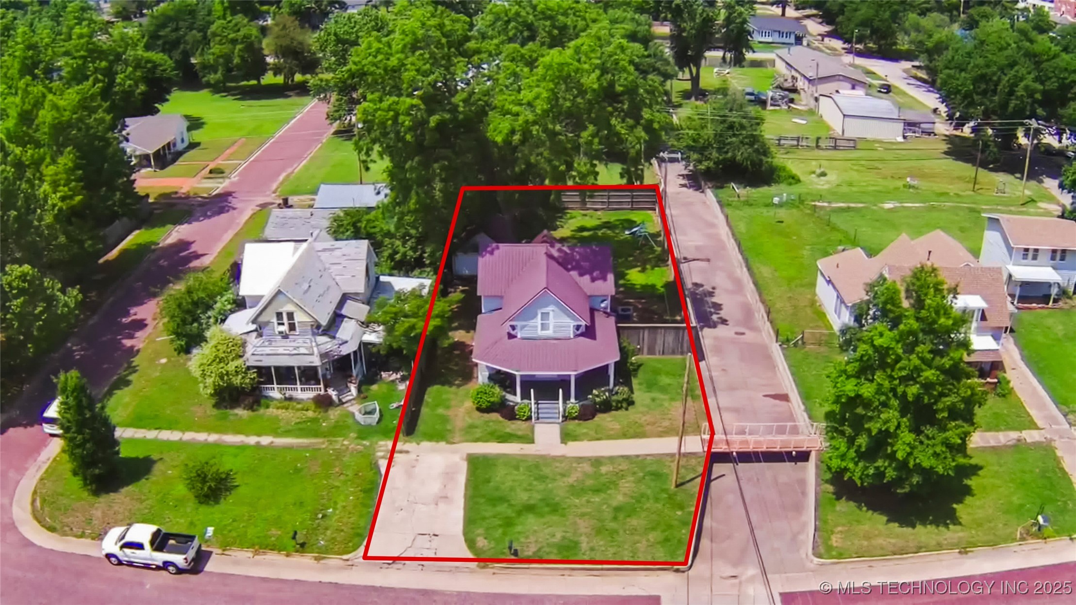 206 W Grand Tonkawa OK 74653
