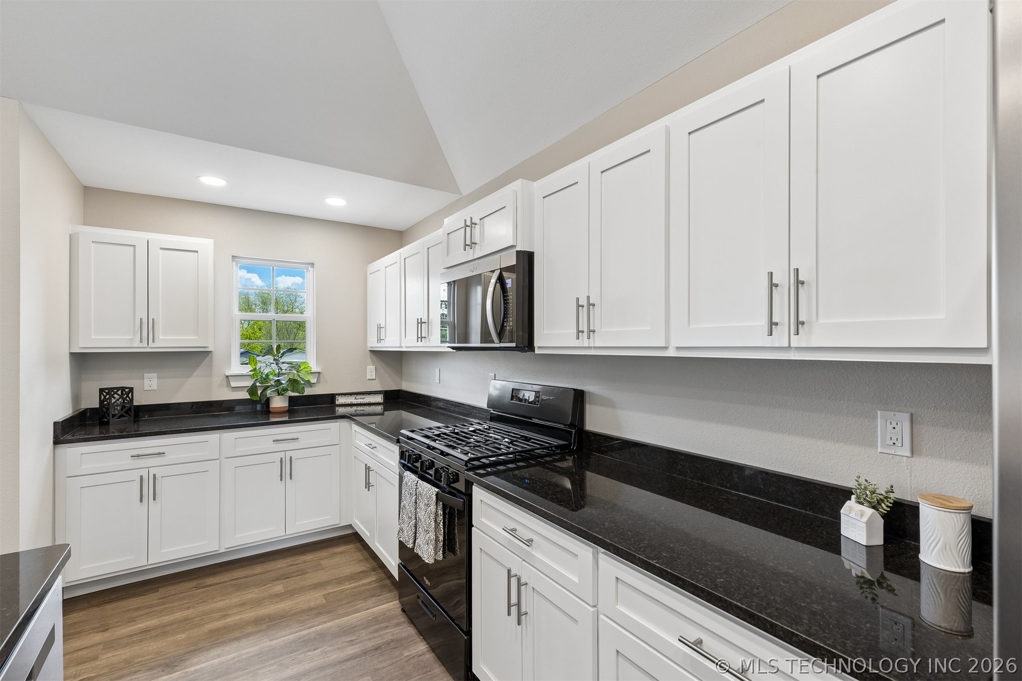 107 W Vine Street Cushing OK 74023