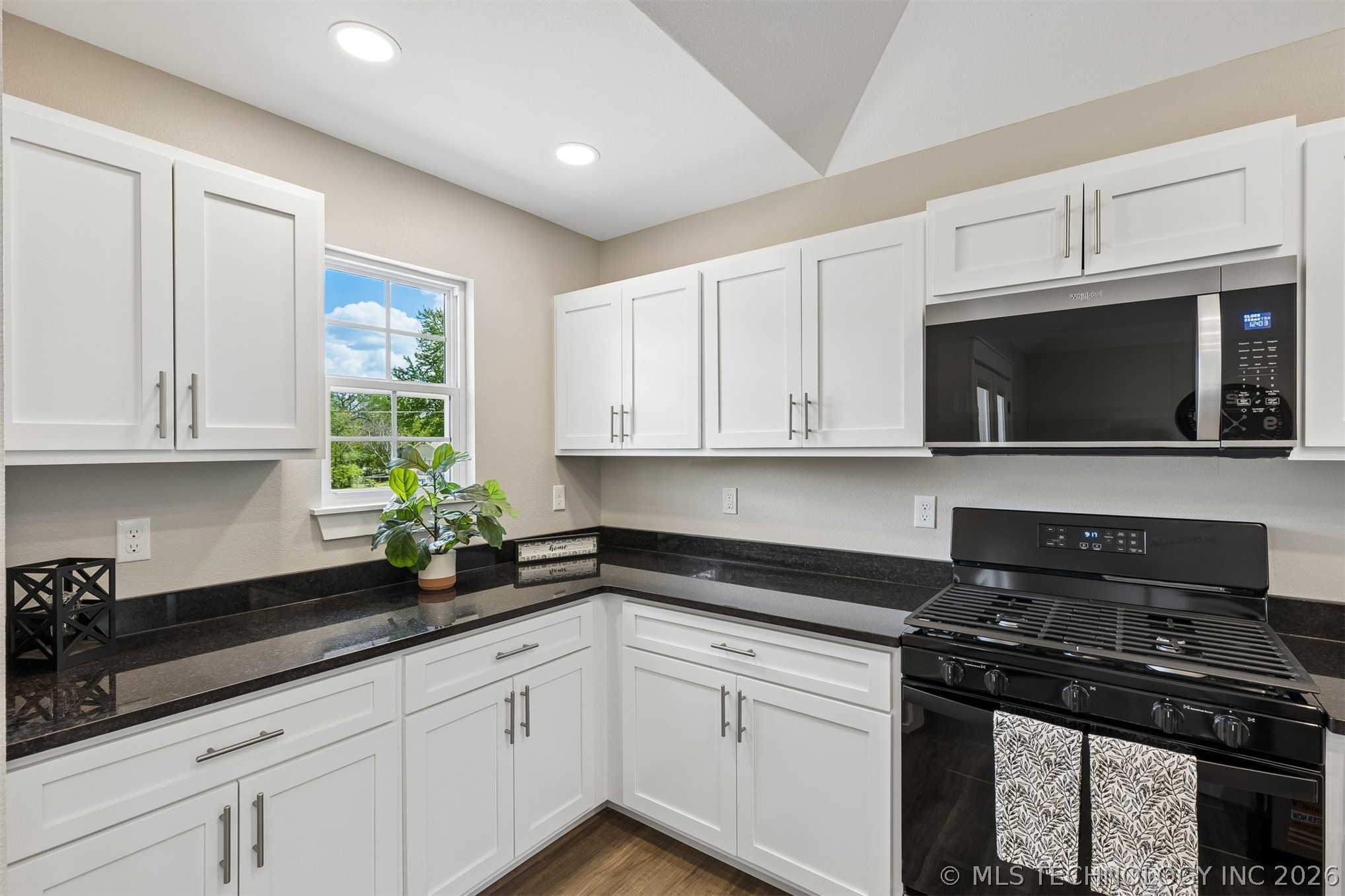 107 W Vine Street Cushing OK 74023
