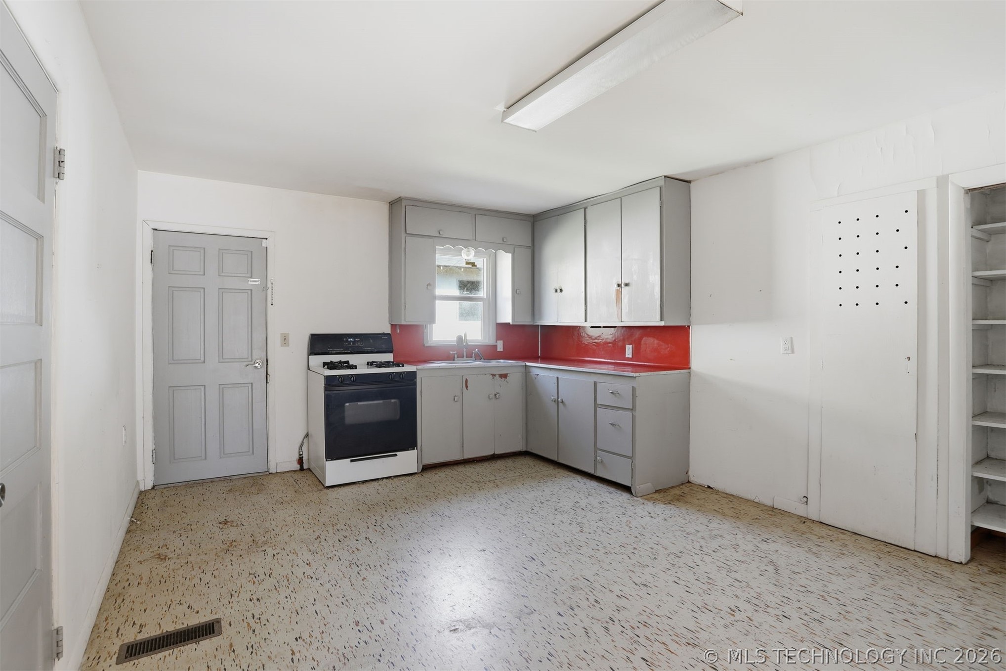 103 W 20th Street Tishomingo OK 73460