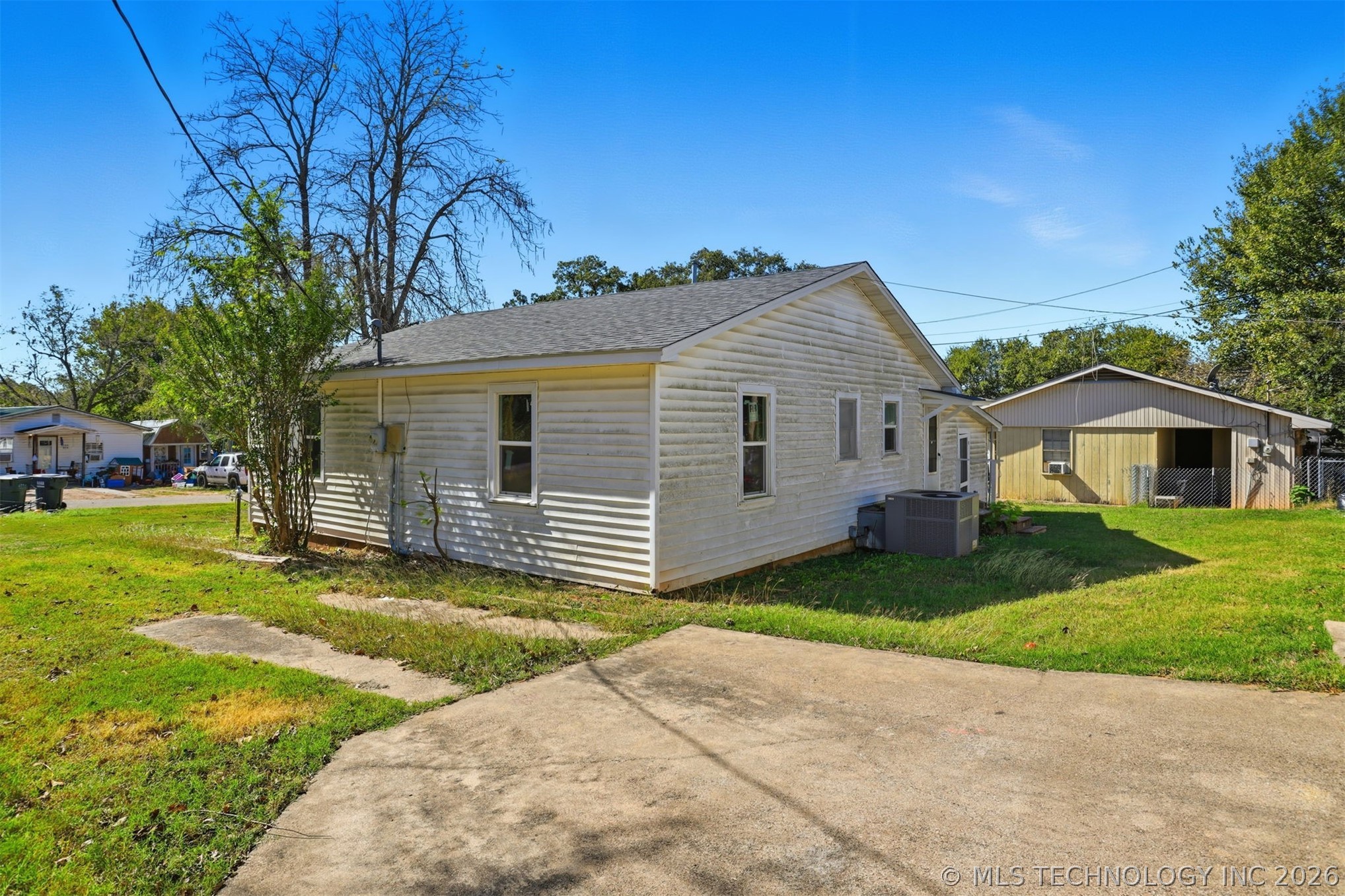 103 W 20th Street Tishomingo OK 73460