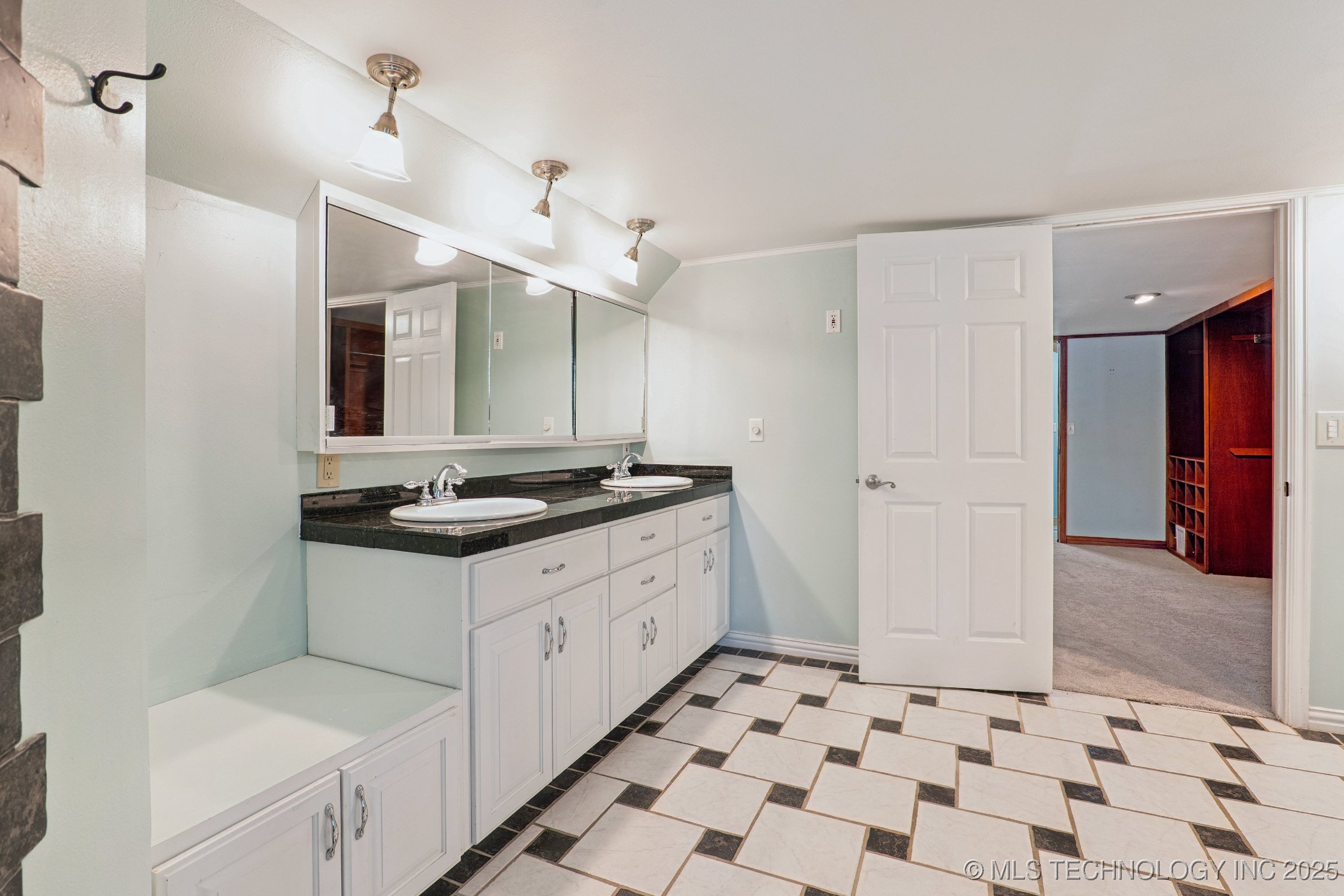 509 W 5th Street Grove OK 74344
