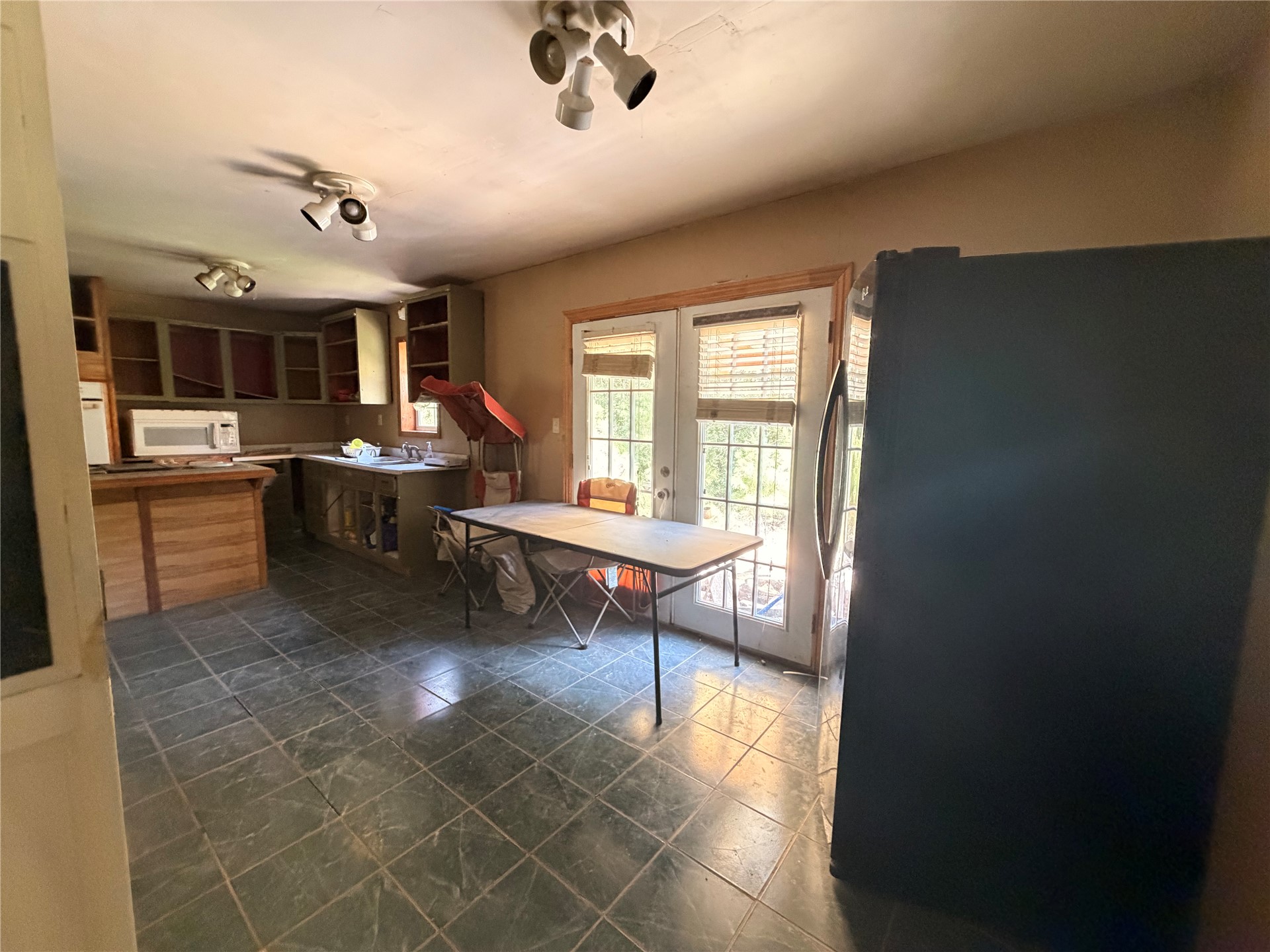 16508 Round Mountain Road Howe OK 74940