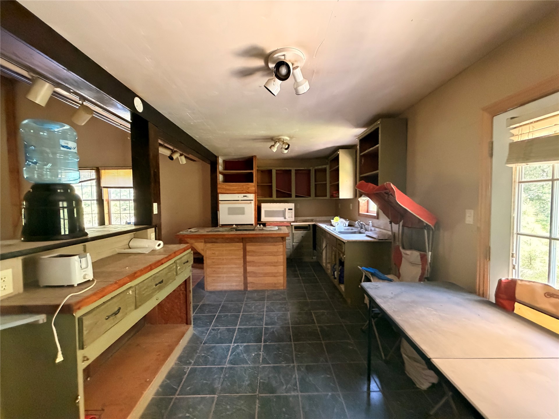16508 Round Mountain Road Howe OK 74940
