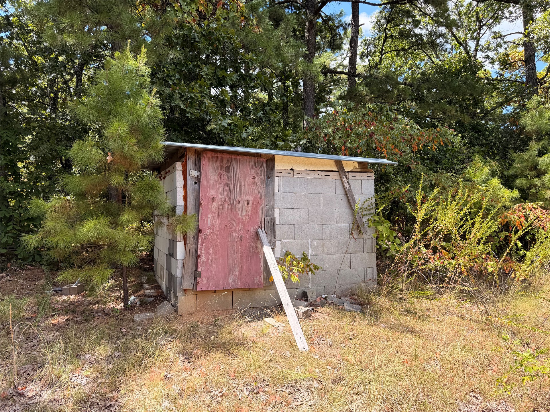 16508 Round Mountain Road Howe OK 74940