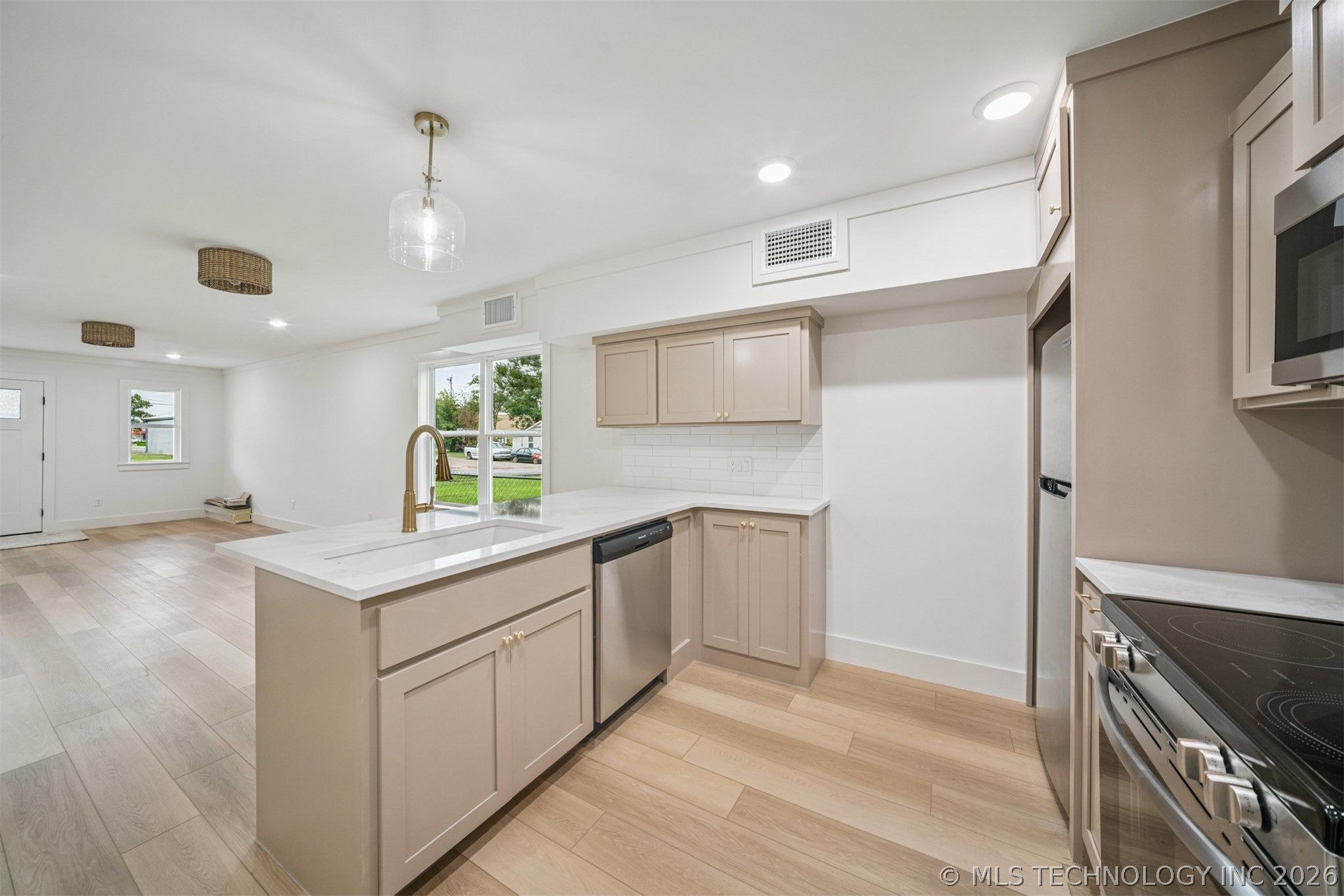 1305 W Lillian Street Claremore OK 74017