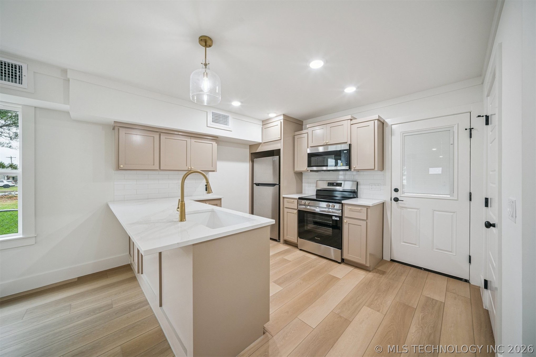 1305 W Lillian Street Claremore OK 74017