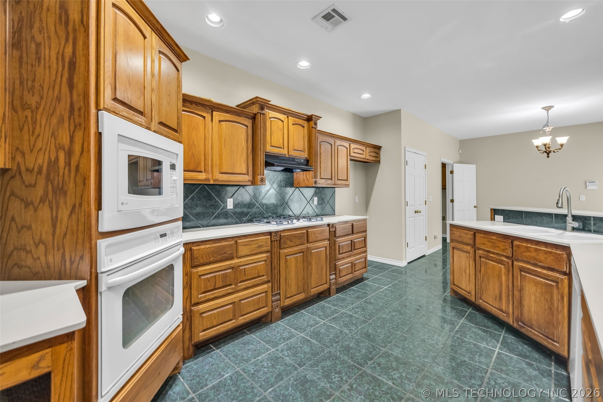 525 N Vine Street Jenks OK 74037
