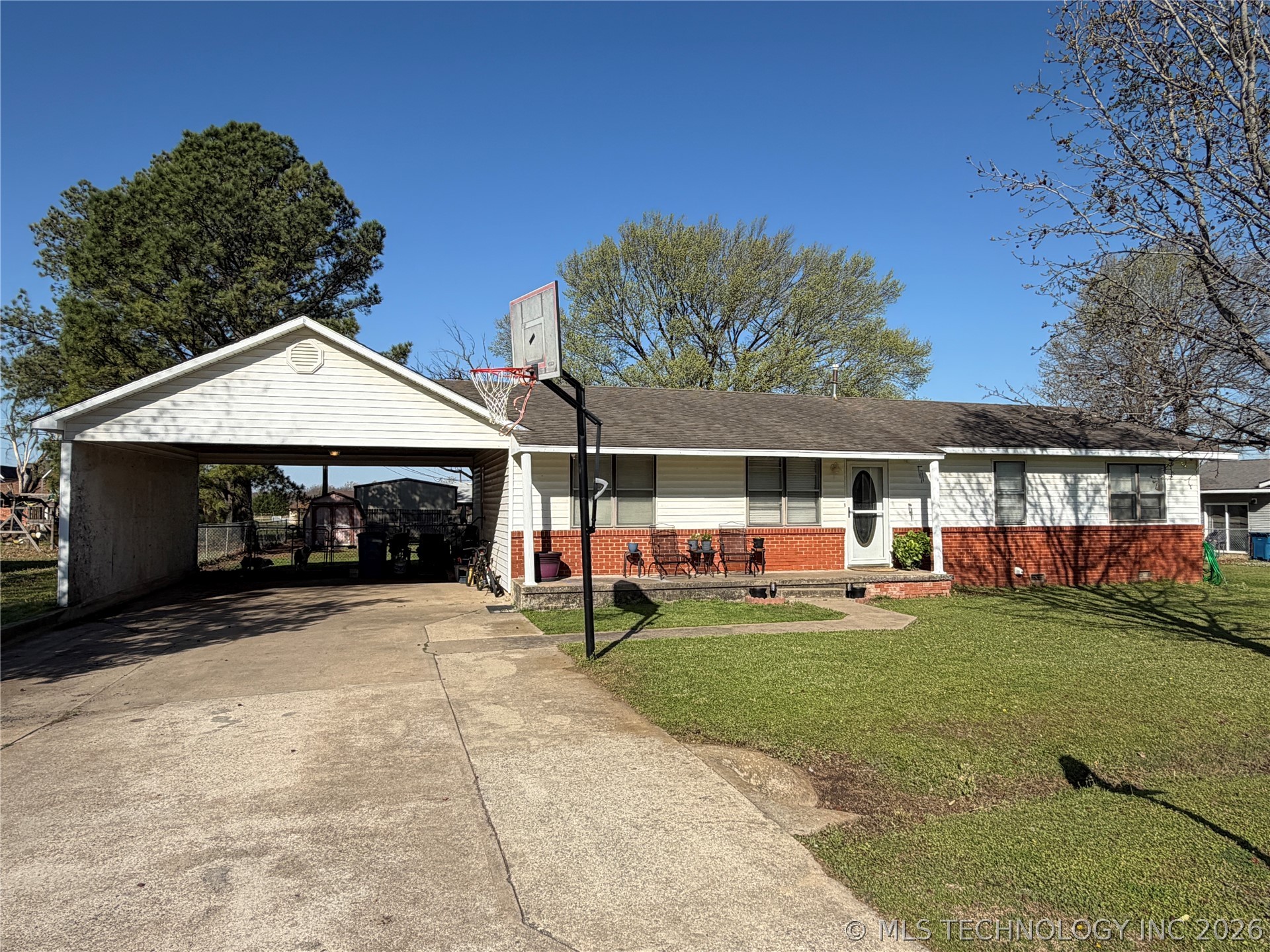 102 S Walnut Hartshorne OK 74547
