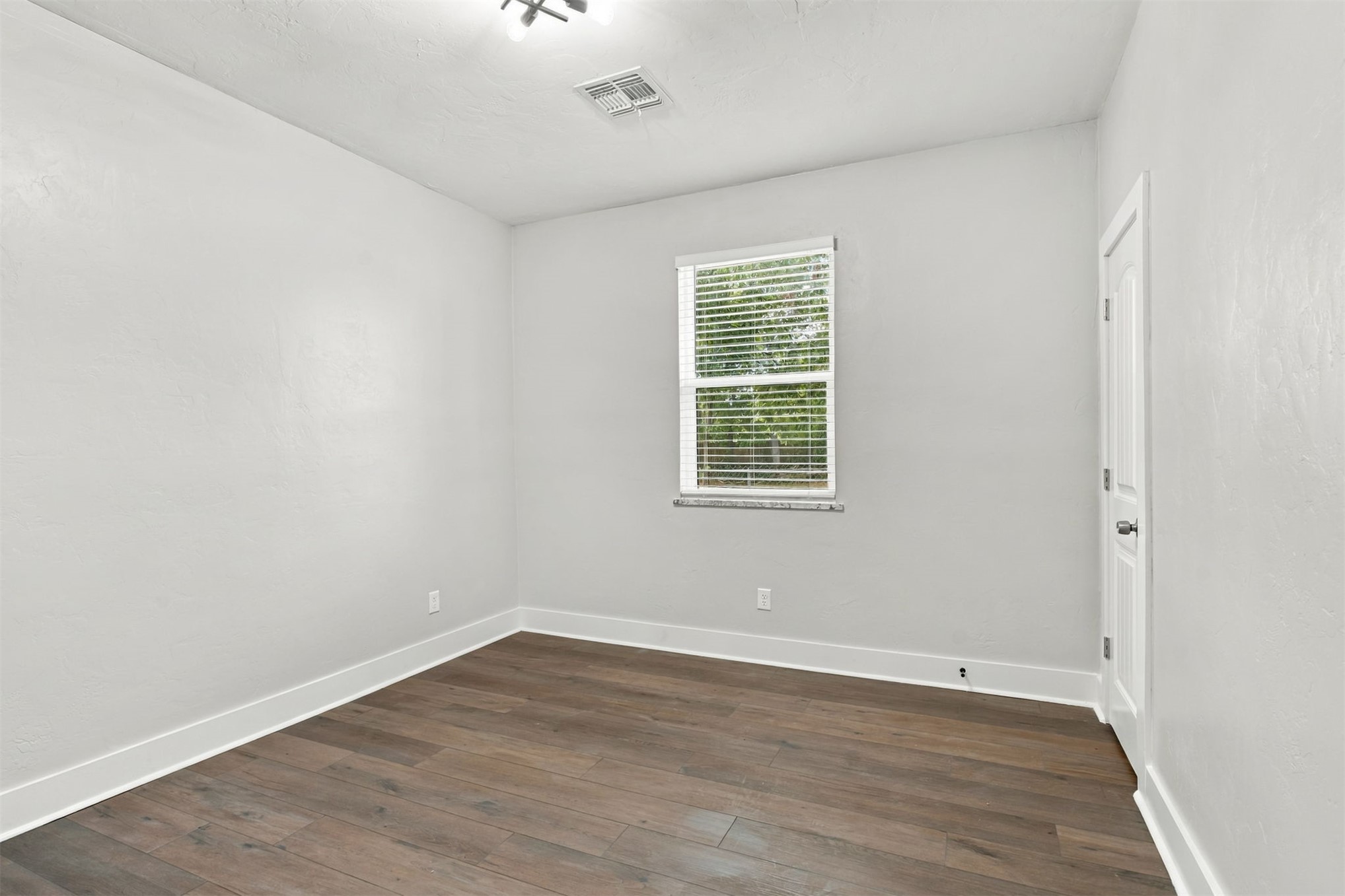 8944 E 3rd Place E Tulsa OK 74112