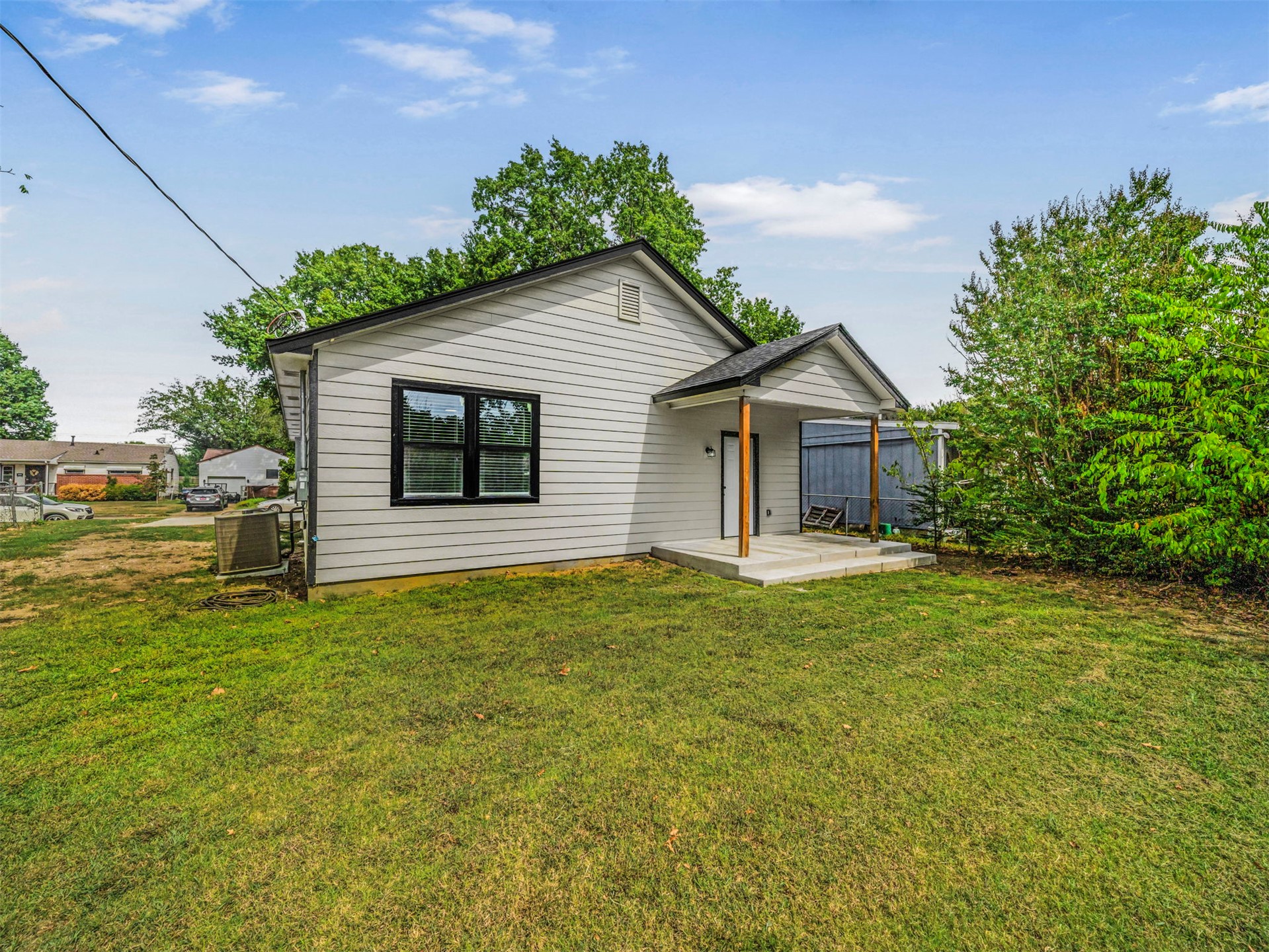 8944 E 3rd Place E Tulsa OK 74112