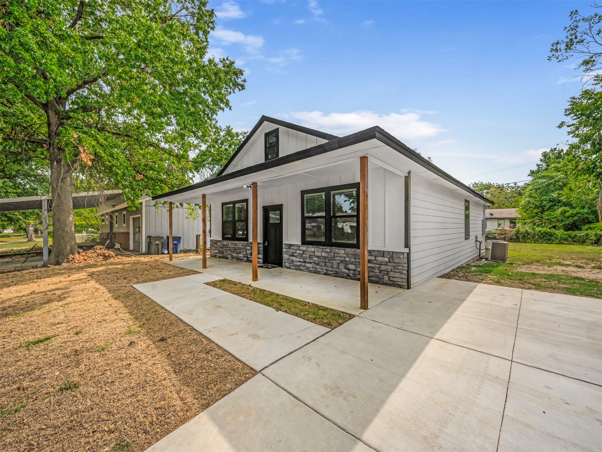 8944 E 3rd Place E Tulsa OK 74112