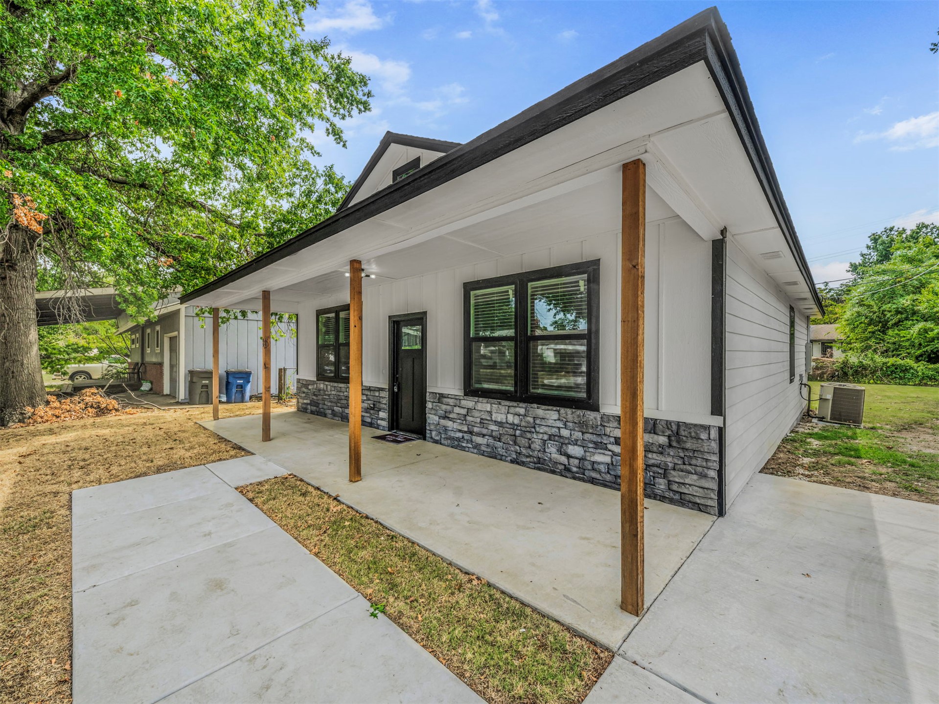 8944 E 3rd Place E Tulsa OK 74112