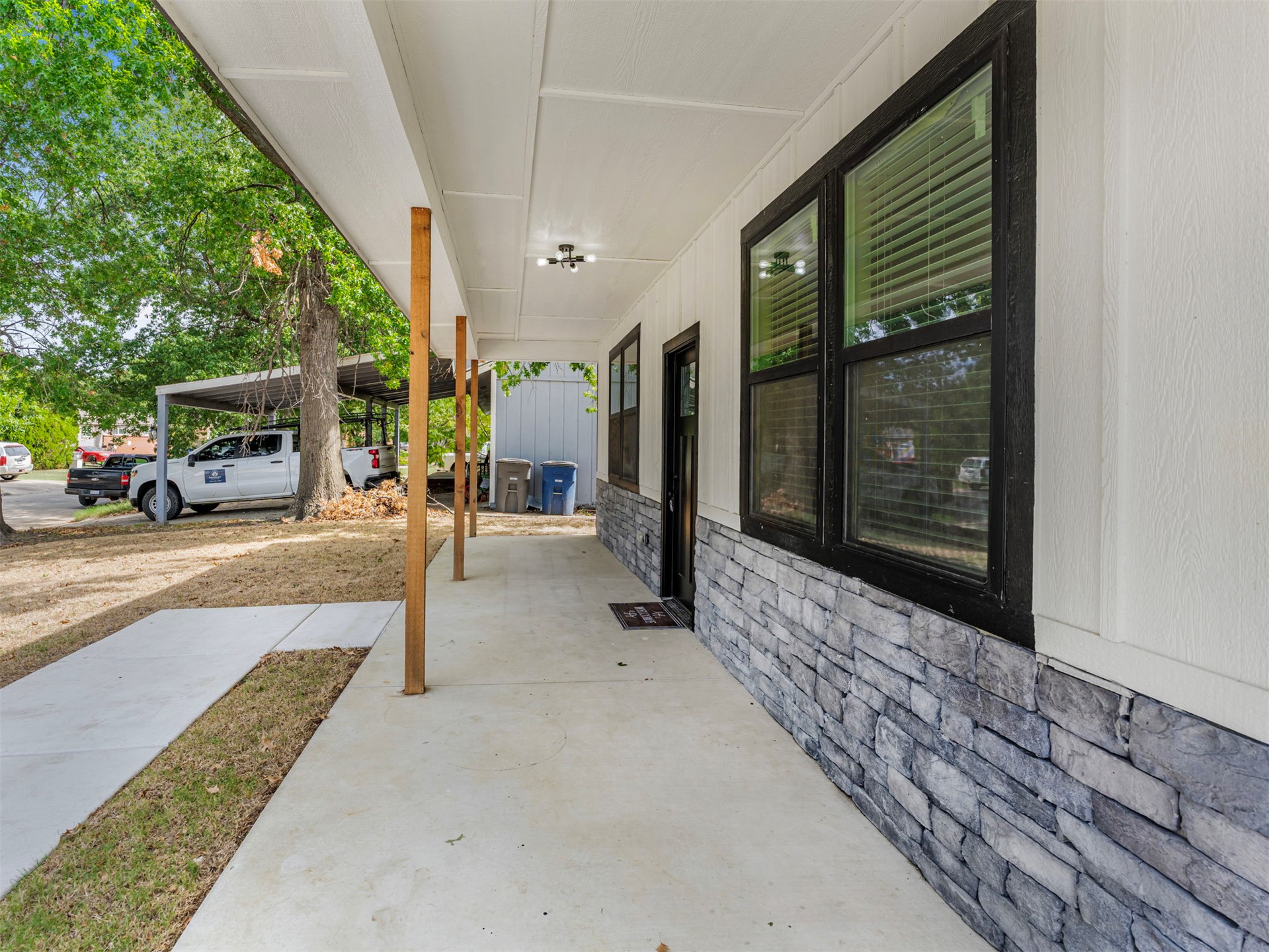 8944 E 3rd Place E Tulsa OK 74112