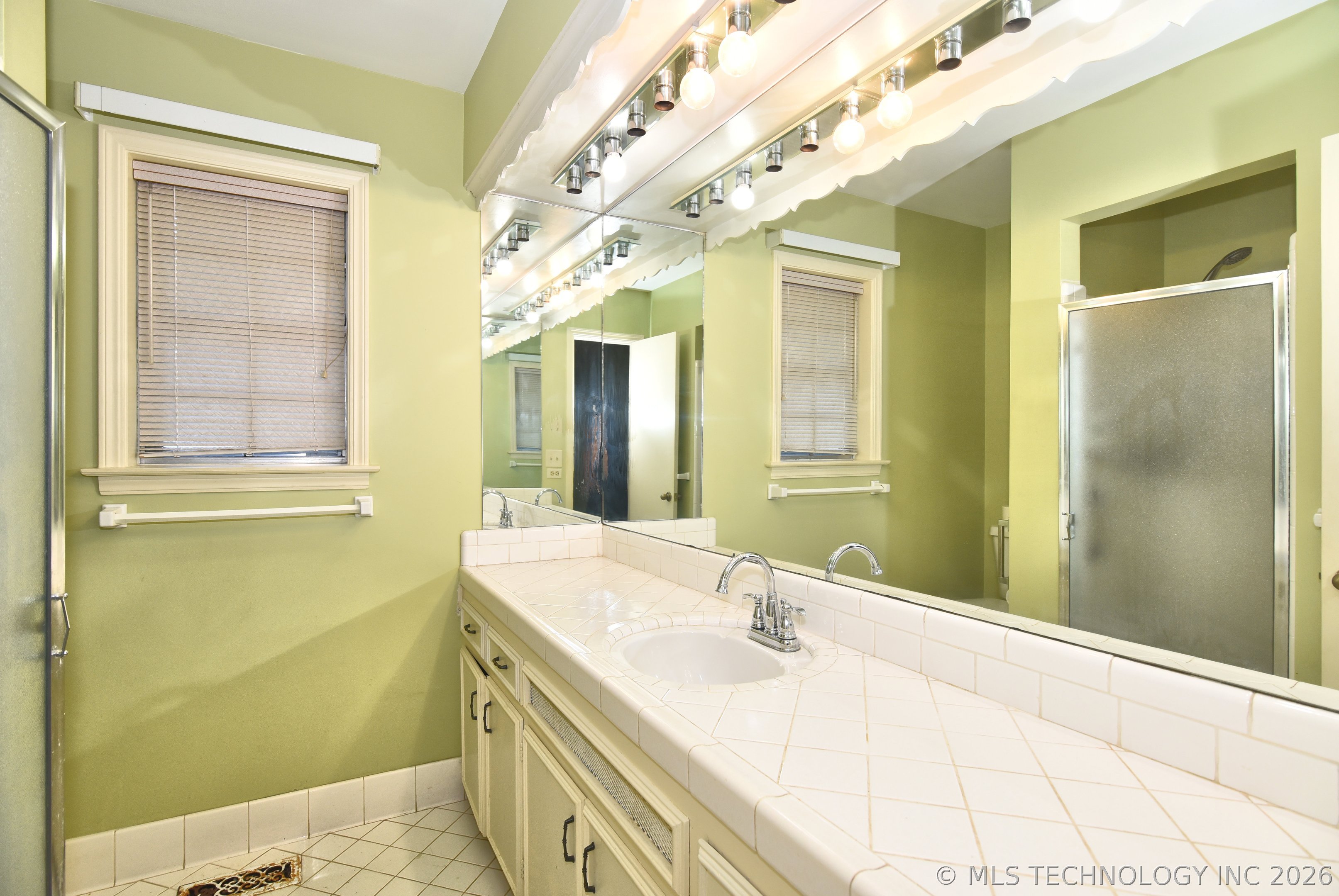 5736 E 63rd Place Tulsa OK 74136