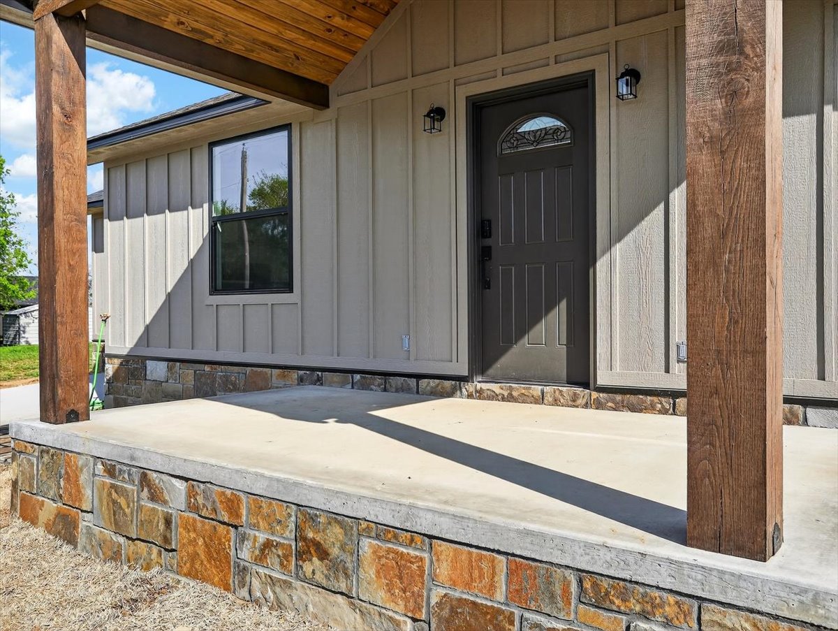301 Swanson Road Mccurtain OK 74944