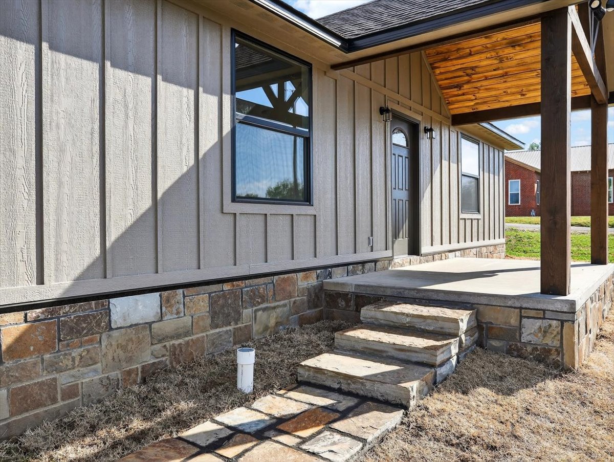 301 Swanson Road Mccurtain OK 74944