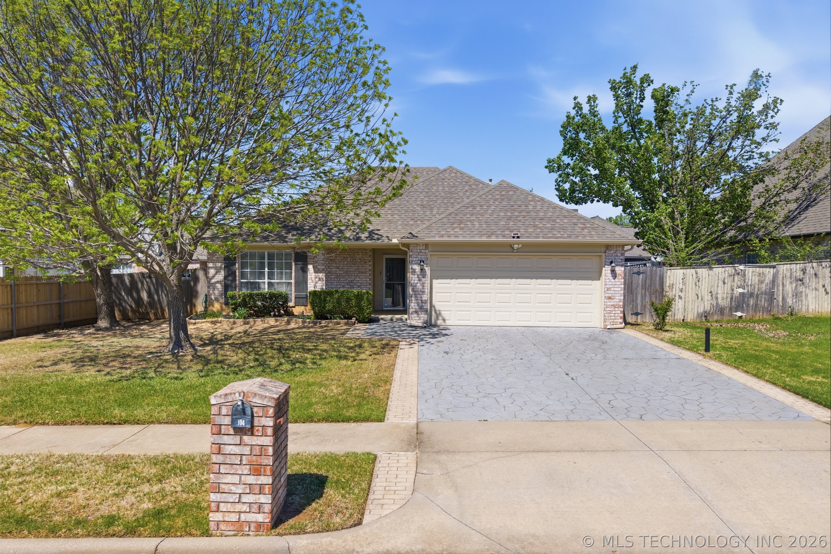104 N Oak Place Broken Arrow OK 74012