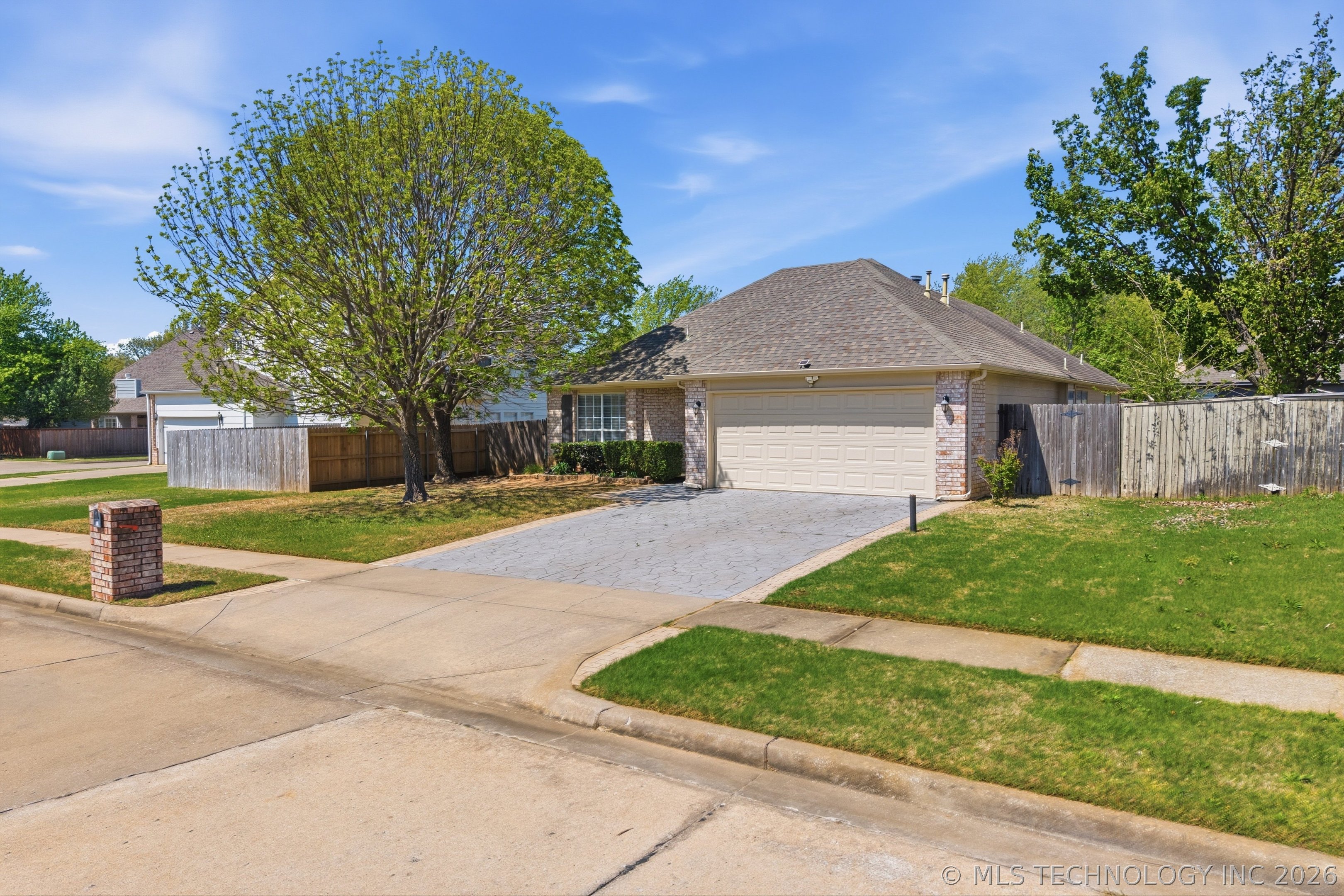 104 N Oak Place Broken Arrow OK 74012