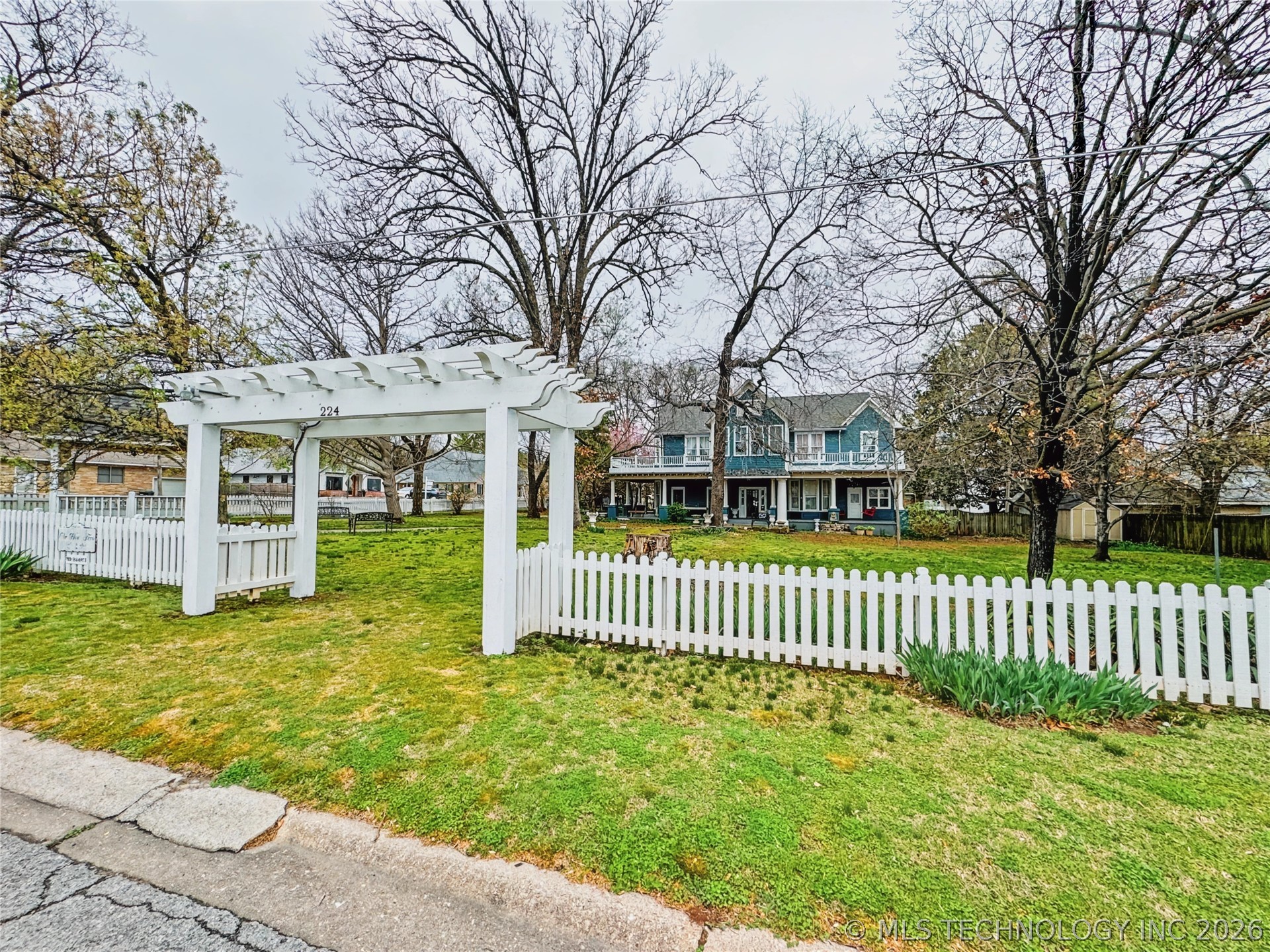 224 W Chickasaw Street Tahlequah OK 74464