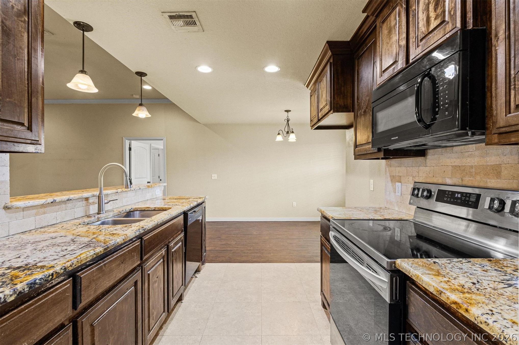 96 Dawson Drive Calera OK 74730