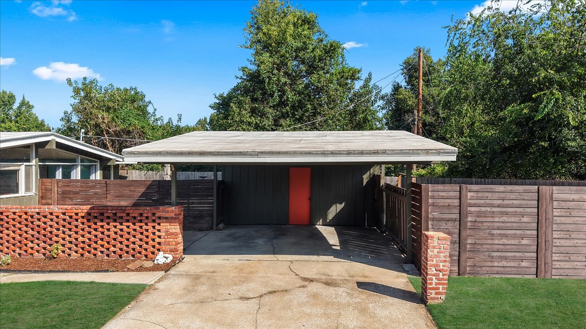 5803 E 25th Place Tulsa OK 74114