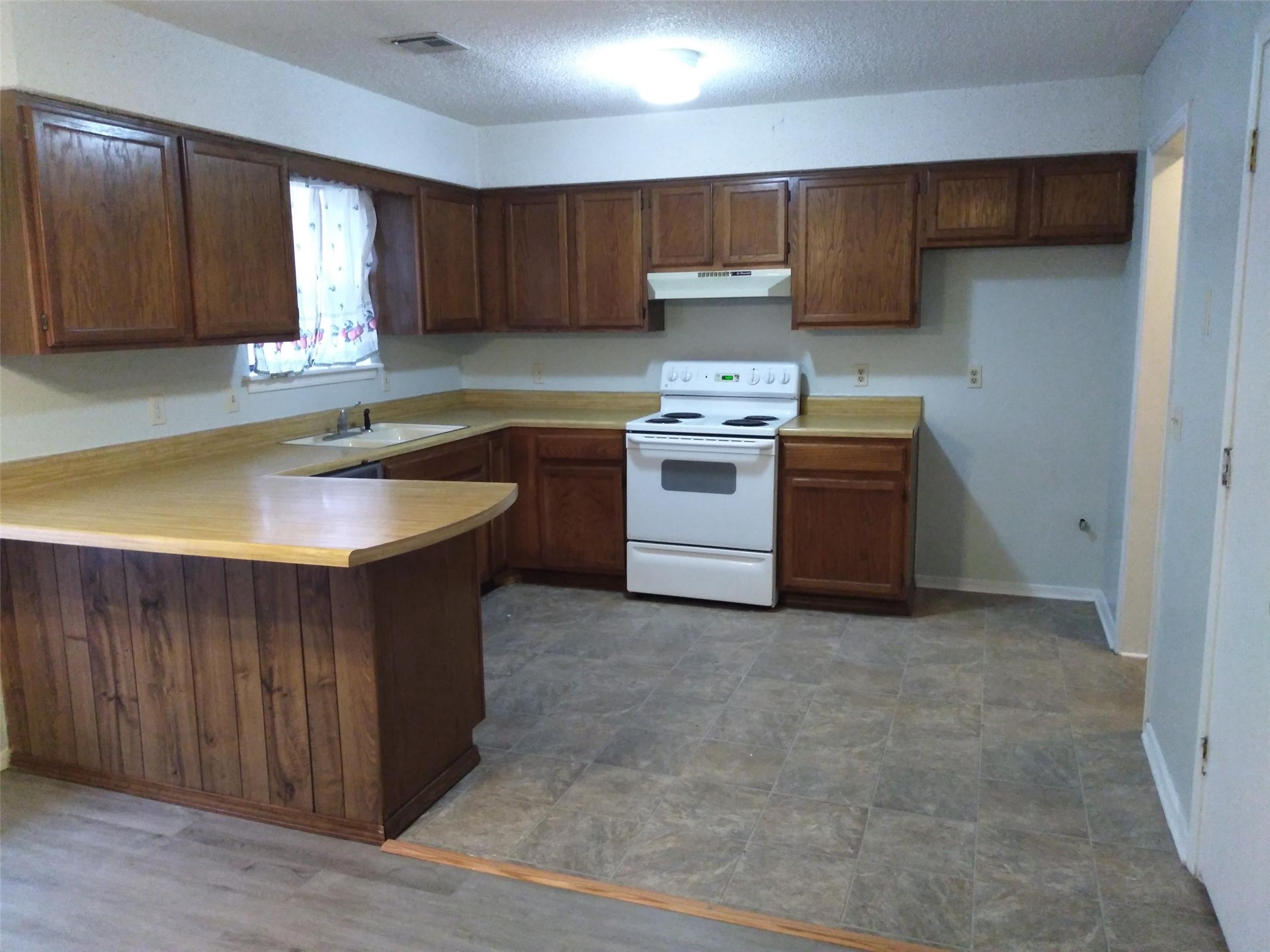 1412 N Poplar Avenue Broken Arrow OK 74012