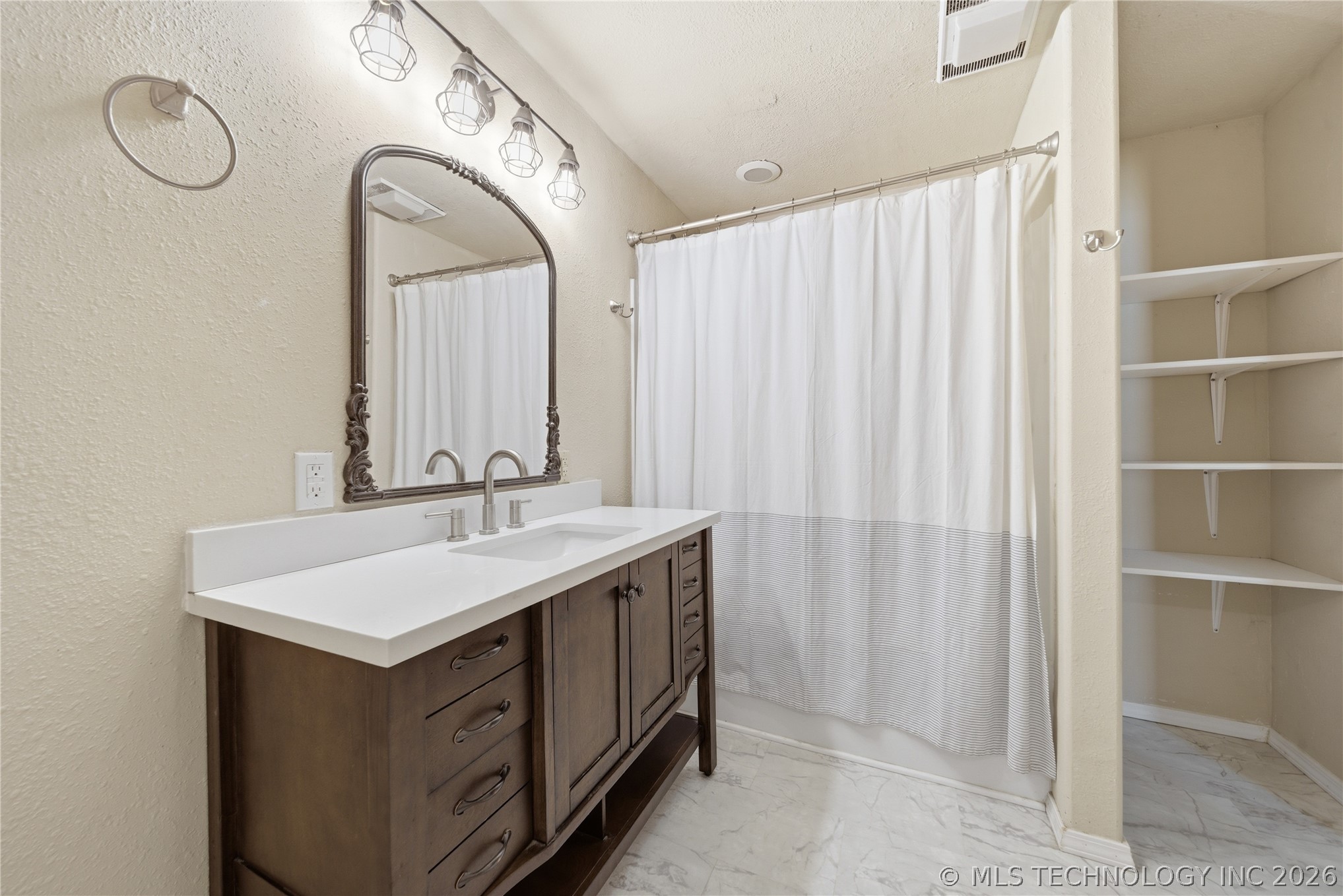 311 W Cherokee Street Delaware OK 74027