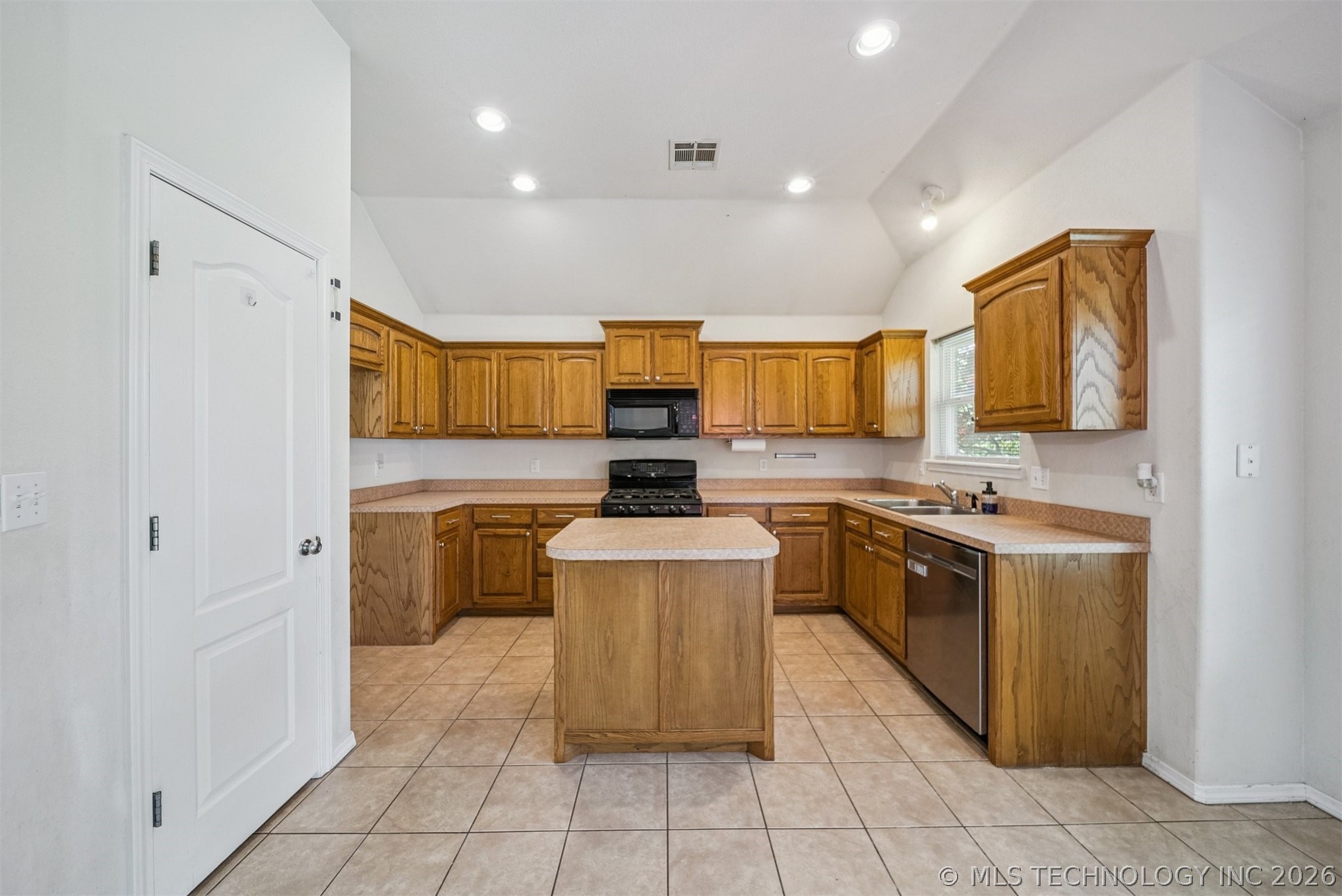 1810 Walnut Hill Lane Claremore OK 74019