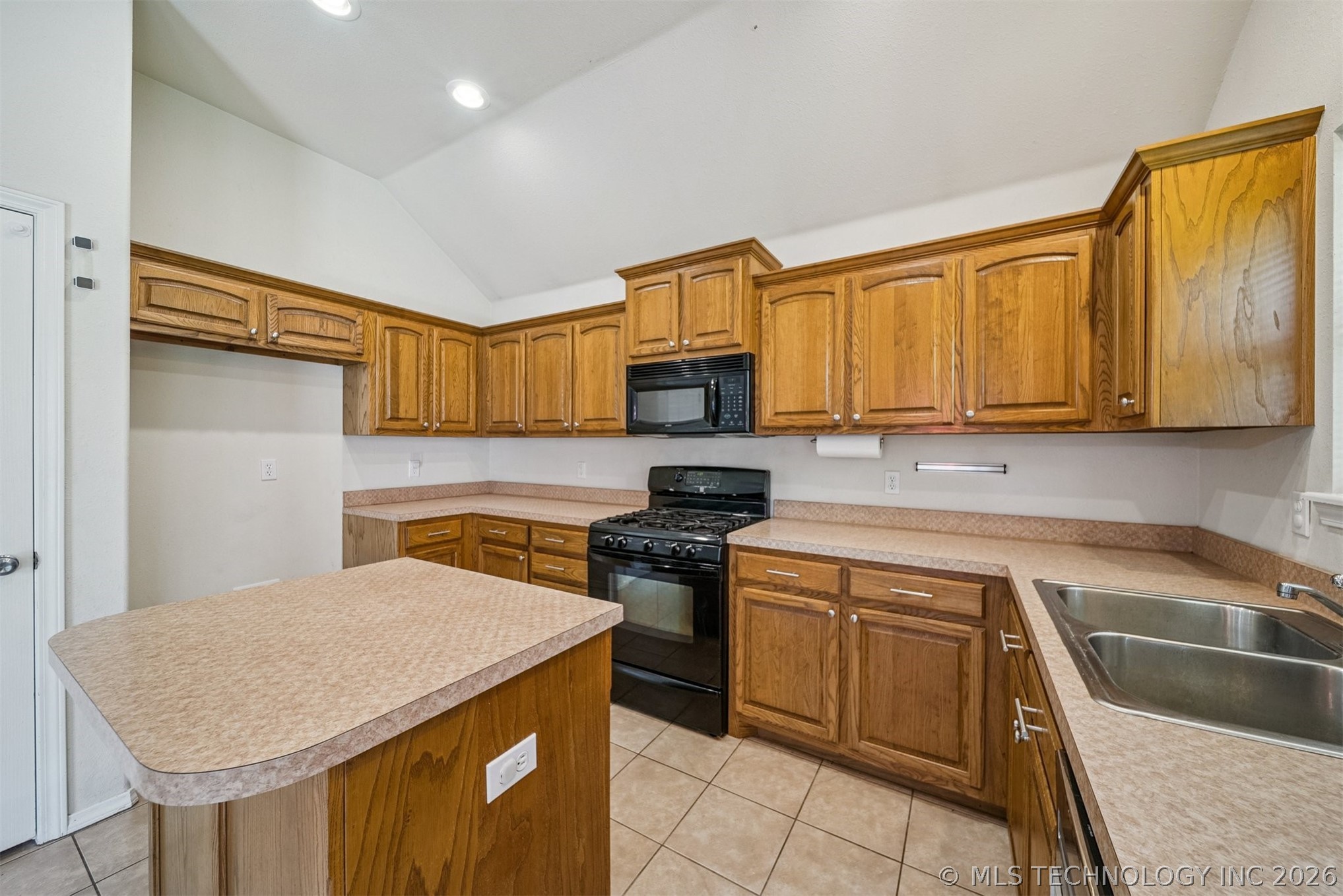 1810 Walnut Hill Lane Claremore OK 74019
