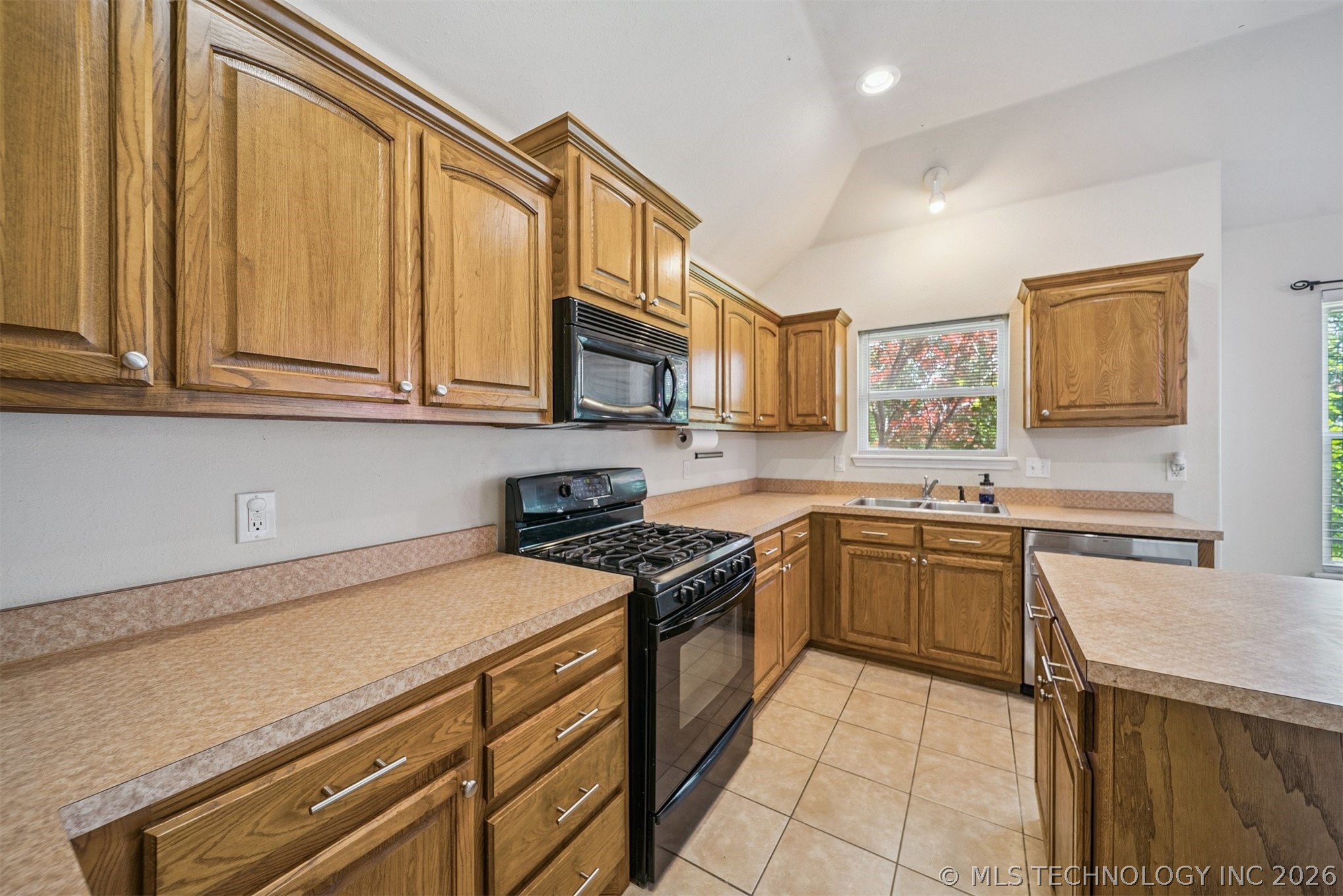 1810 Walnut Hill Lane Claremore OK 74019