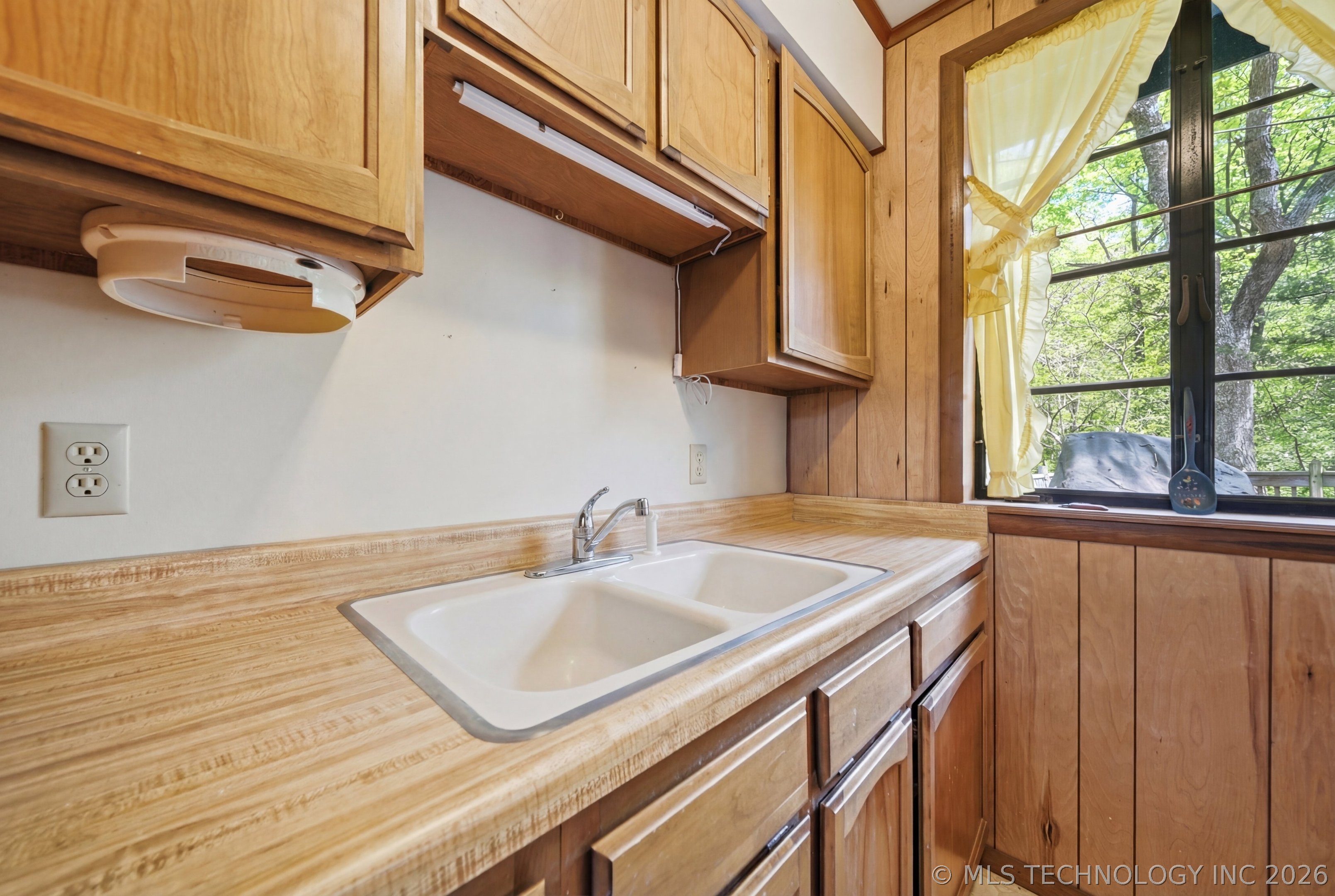 64 Walnut Street Locust Grove OK 74352