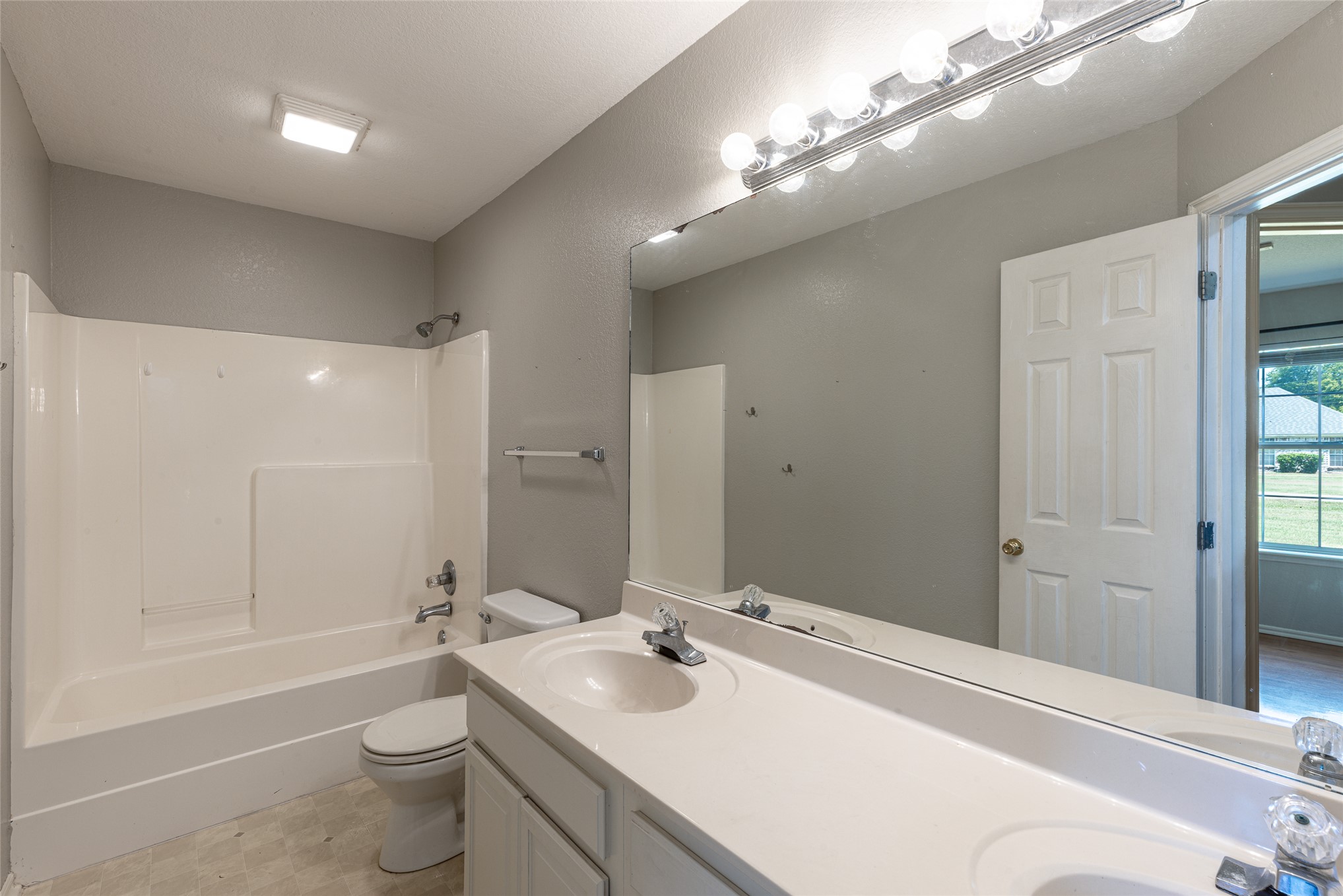8202 E Lindy Lane Claremore OK 74019