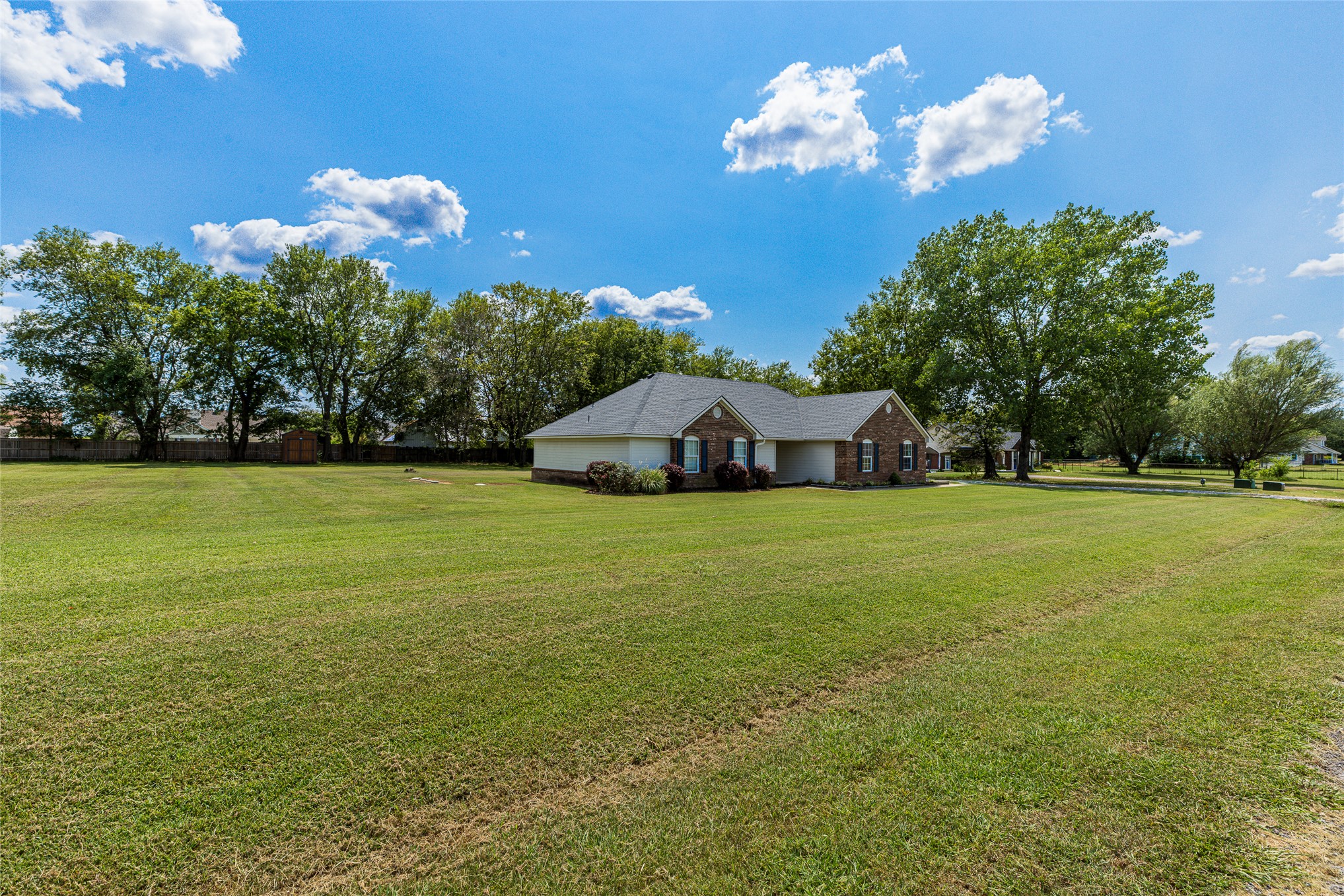 8202 E Lindy Lane Claremore OK 74019