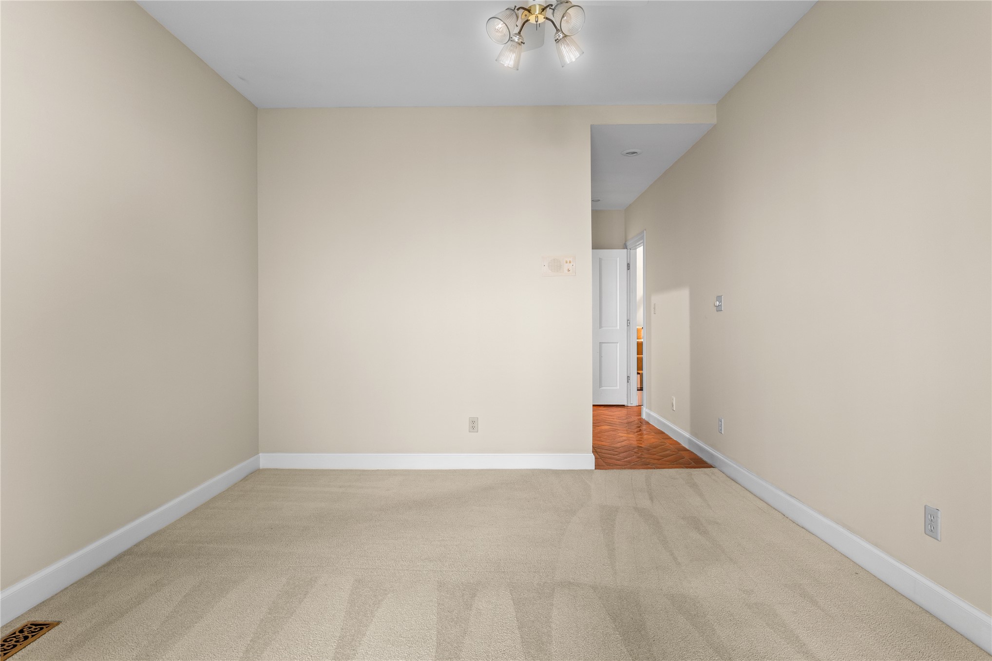 4807 S Yorktown Court Tulsa OK 74105