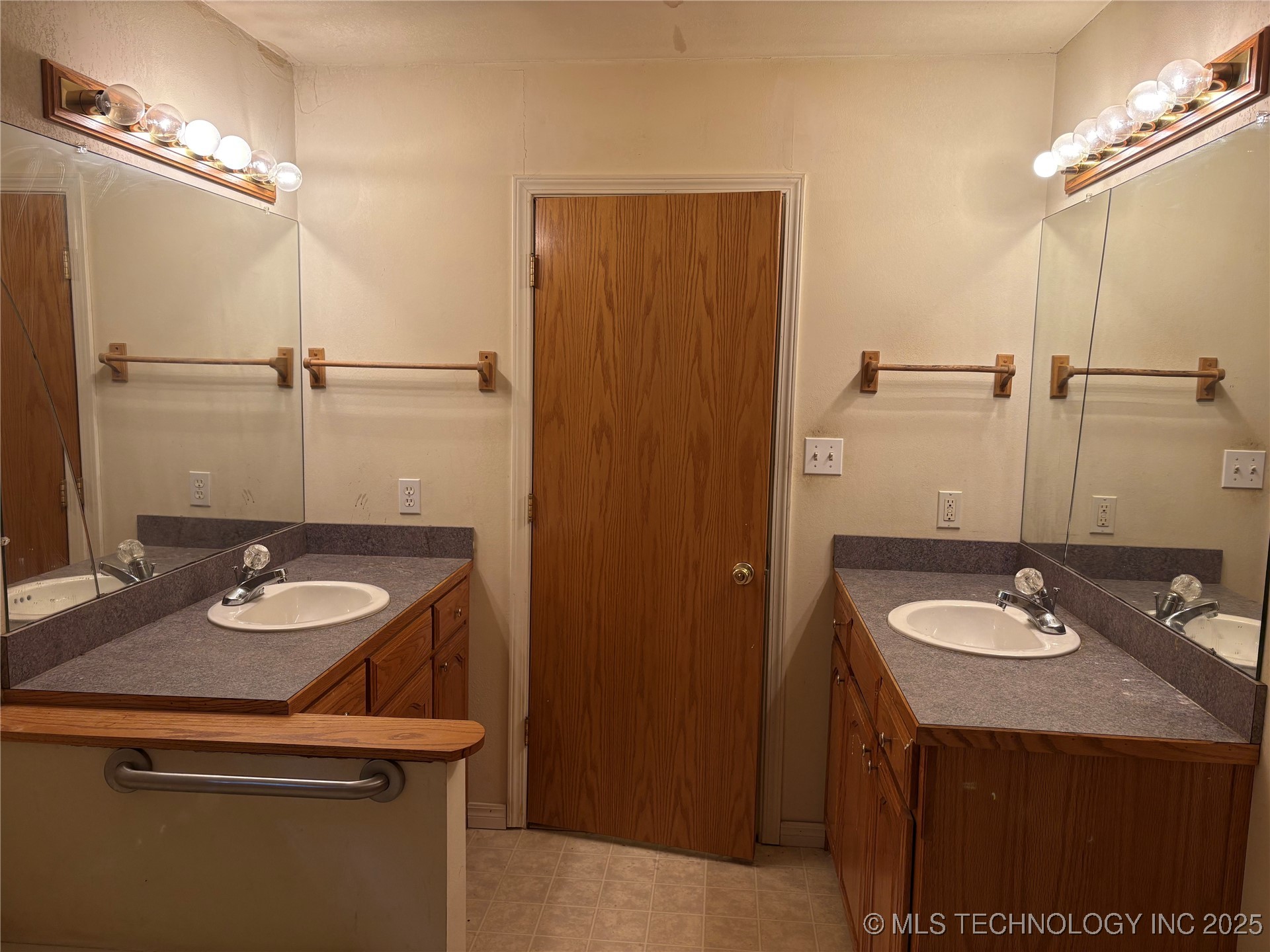 215 E Leecraft Colbert OK 74733