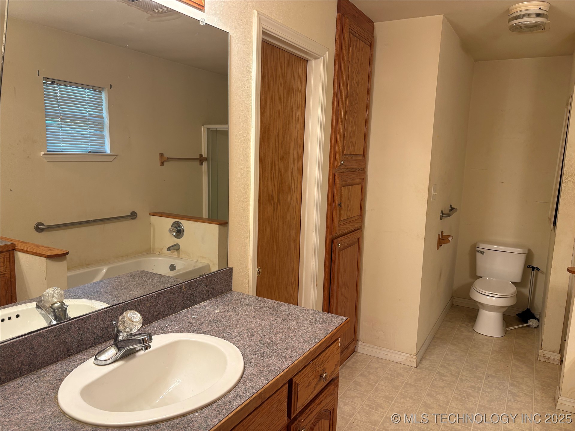 215 E Leecraft Colbert OK 74733