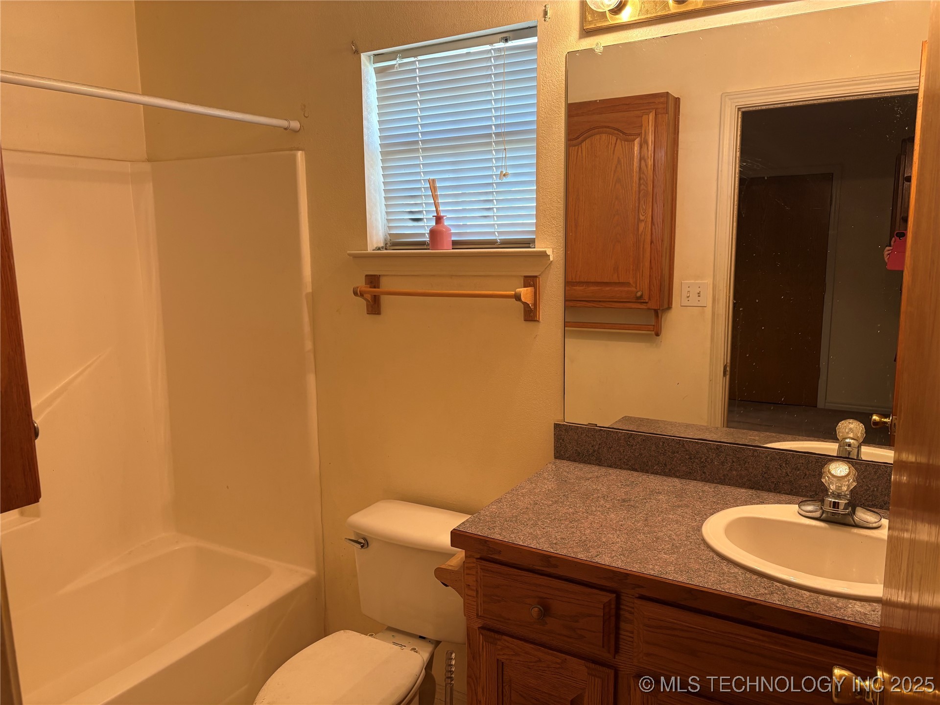 215 E Leecraft Colbert OK 74733