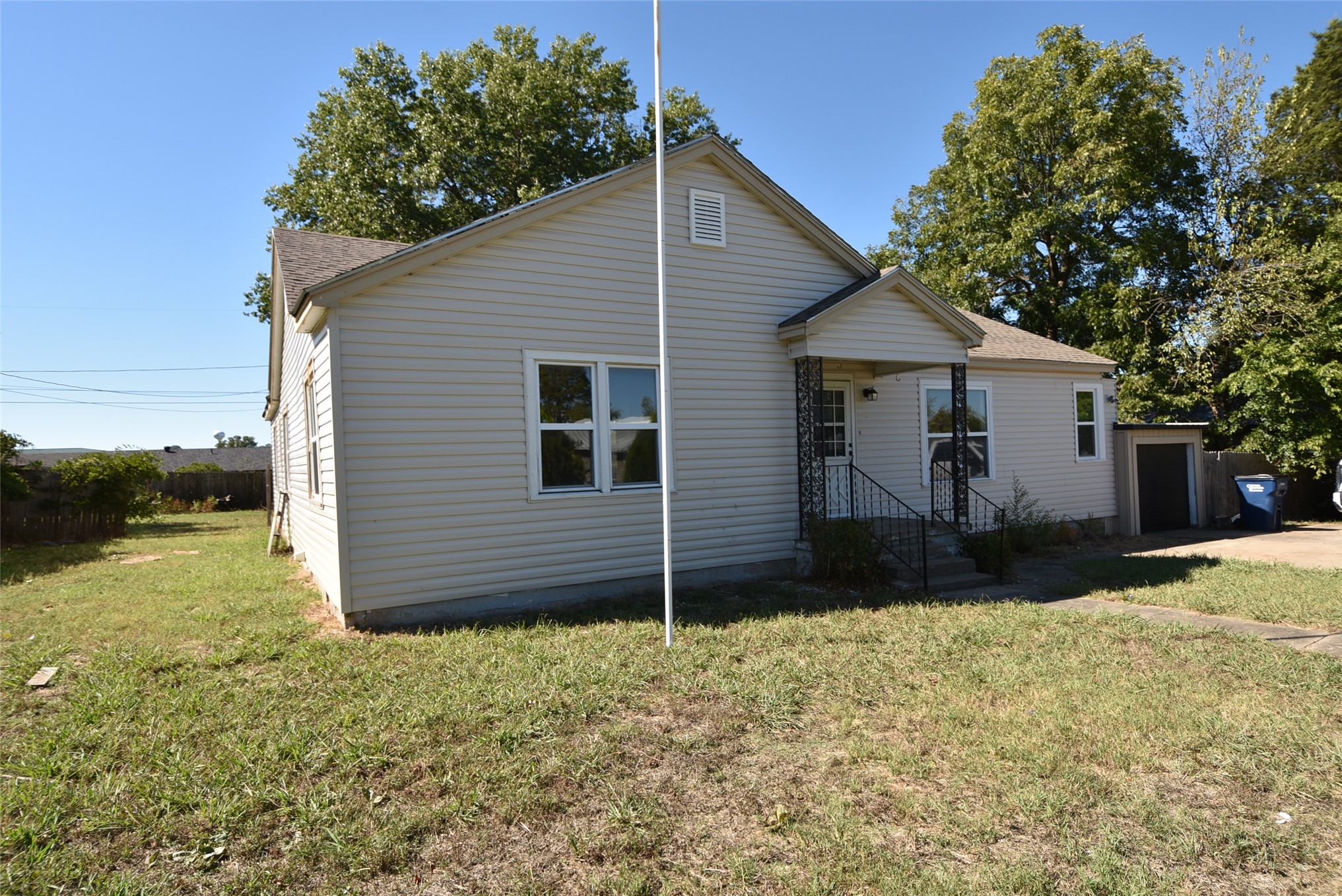 1323 Roosevelt Street Seminole OK 74868