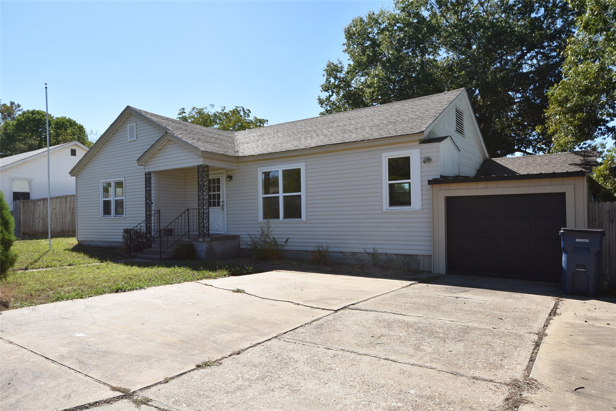 1323 Roosevelt Street Seminole OK 74868