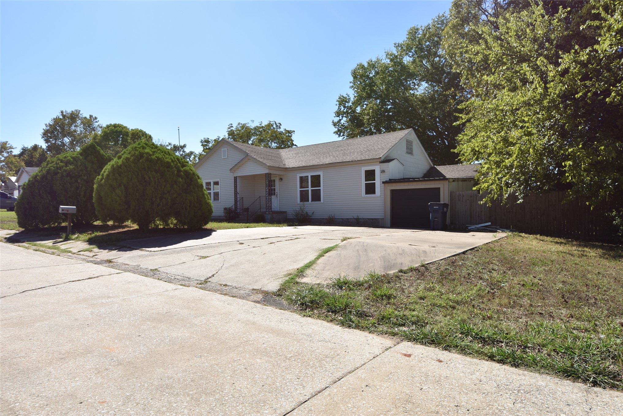 1323 Roosevelt Street Seminole OK 74868