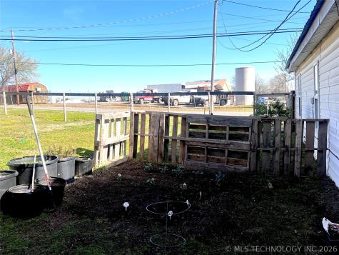 31 W 8th Street Kiowa OK 74553