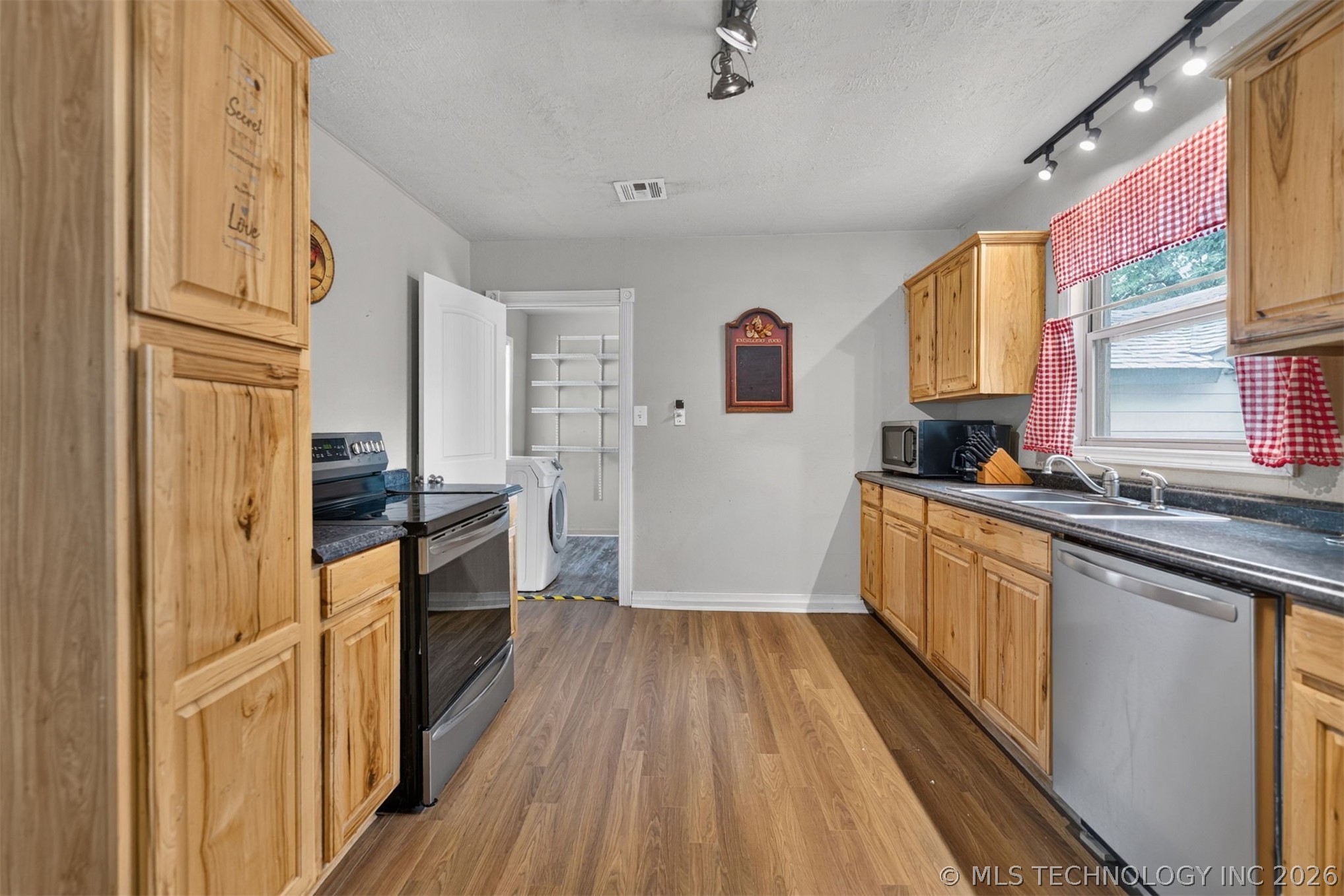319 N Rowe Pryor OK 74361